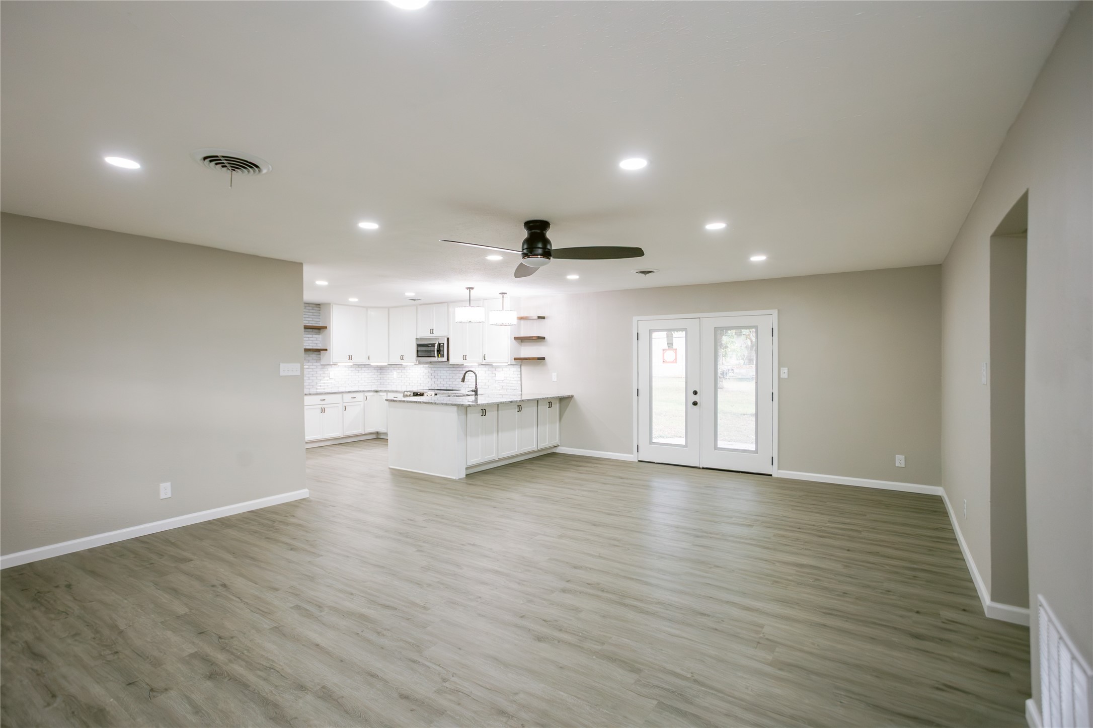 506 Rhodes Road Property Photo 2