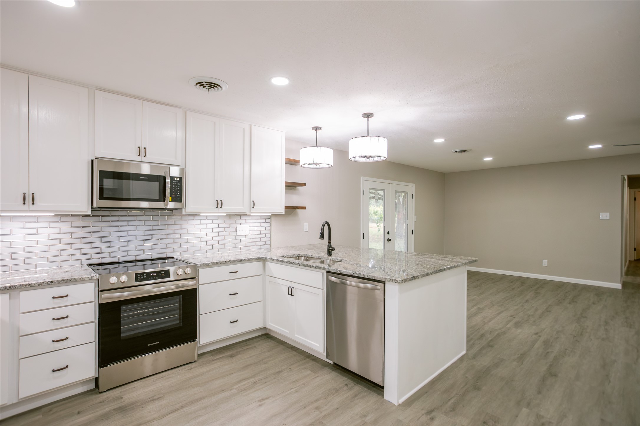 506 Rhodes Road Property Photo 4
