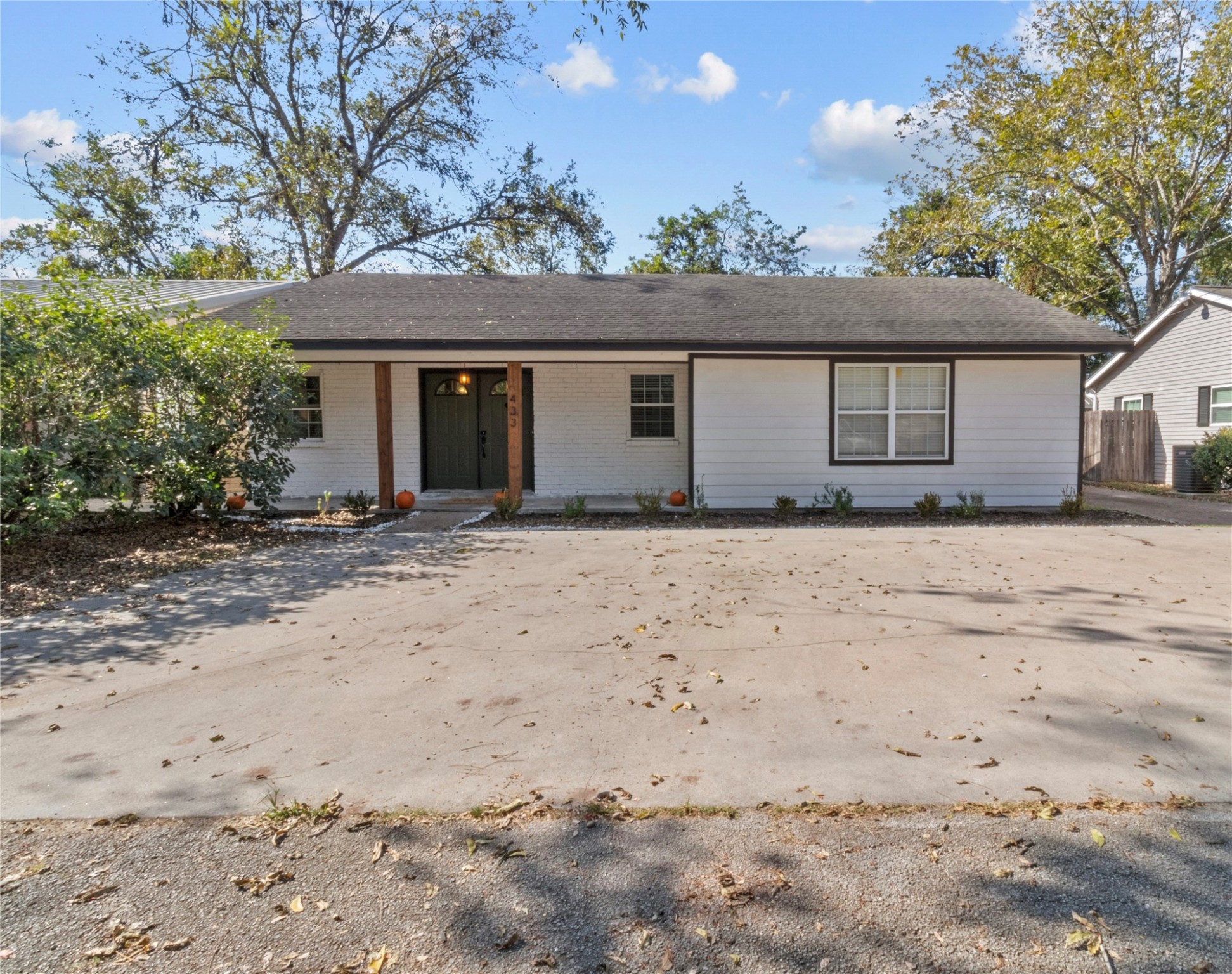 433 S Avenue E Property Photo