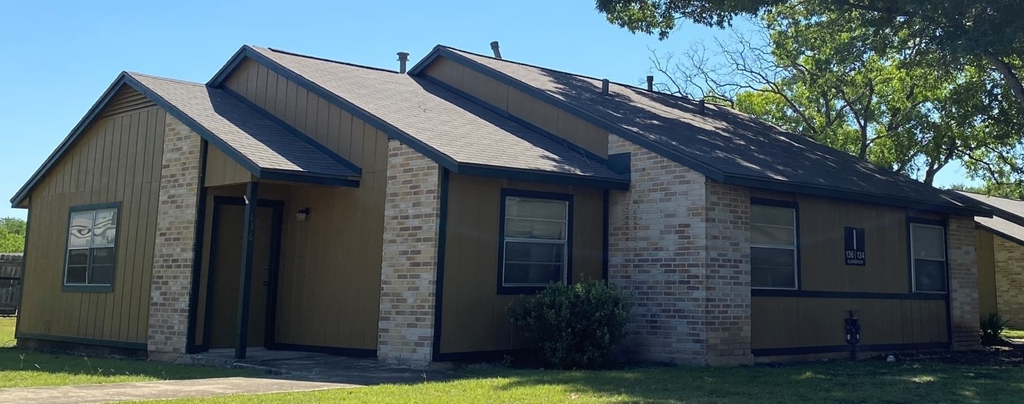 101 Glenbrook Dr E Property Photo 3