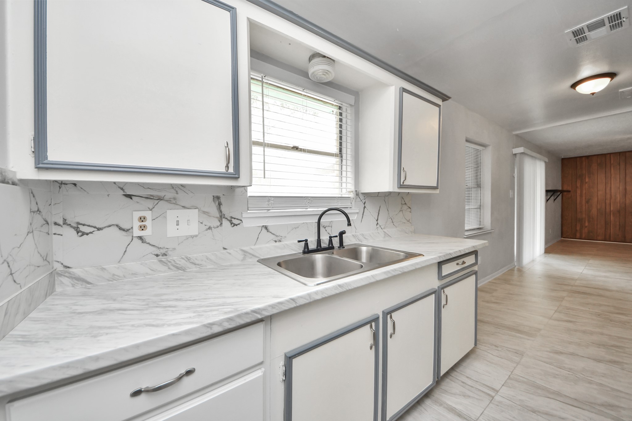 4830 Ridgestone Street Property Photo 14