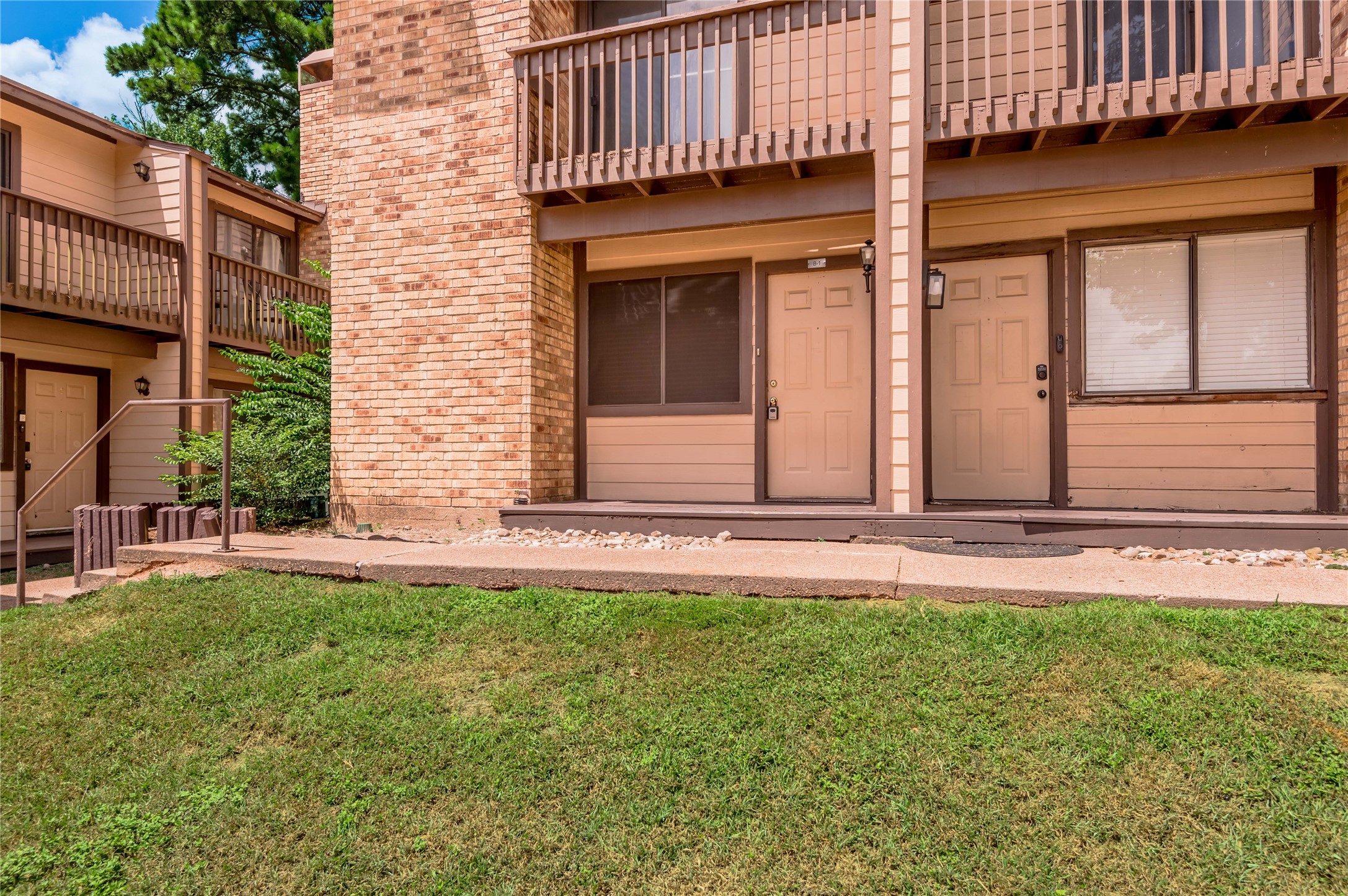 2521 Crosstimbers Street B1 Property Photo 4