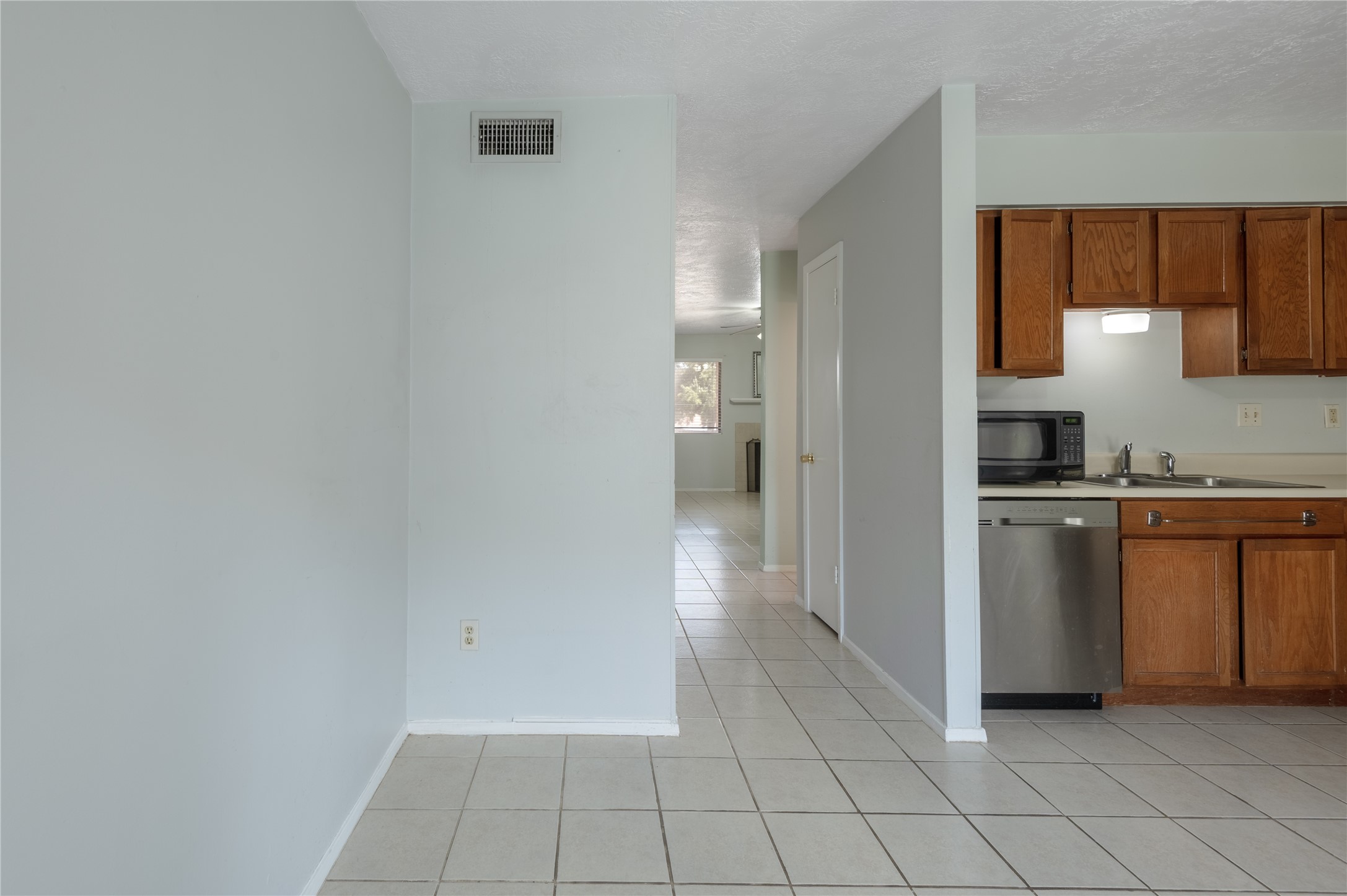 2521 Crosstimbers Street B1 Property Photo 14