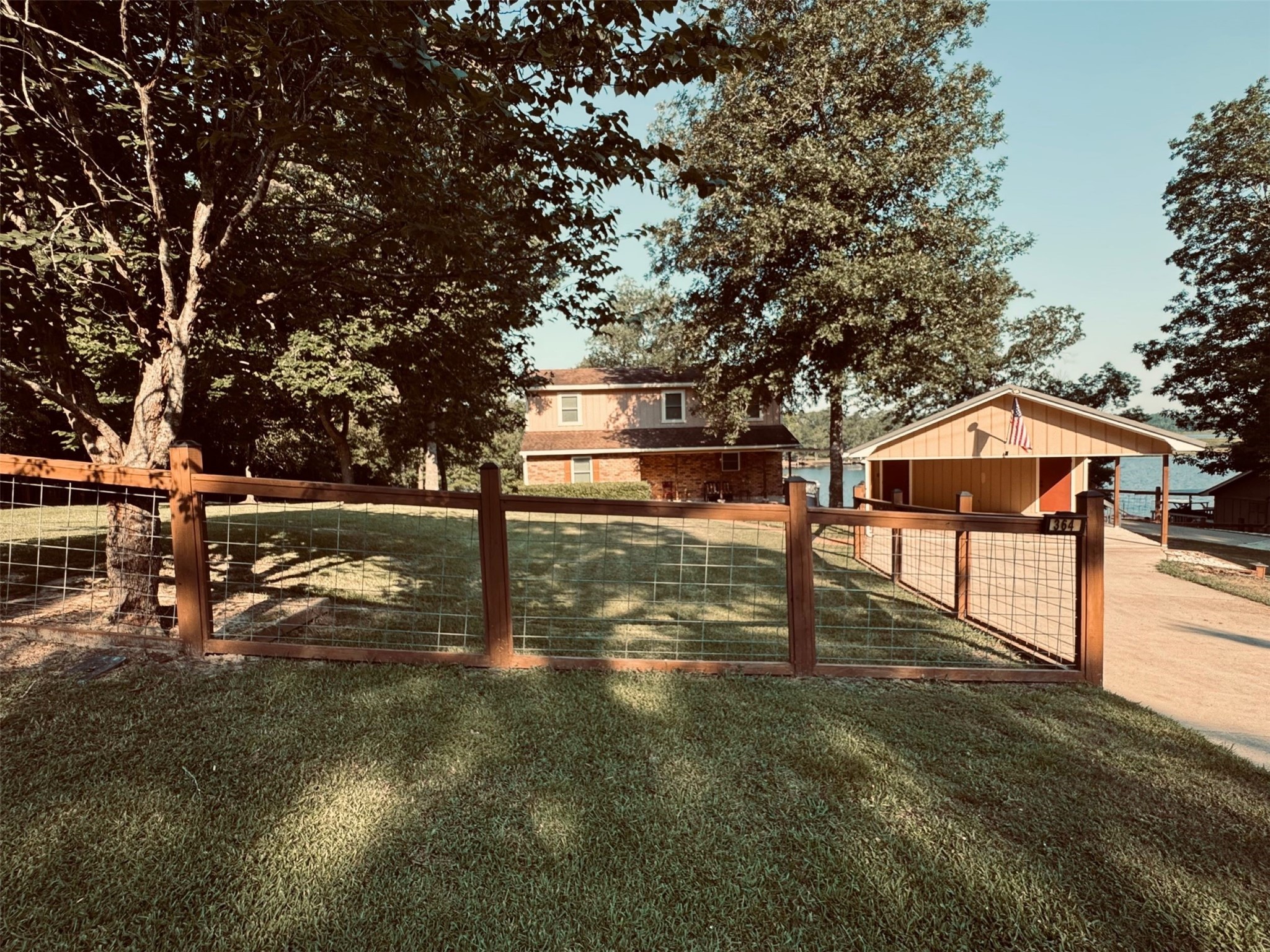 364 Charmaine Drive E Property Photo 3