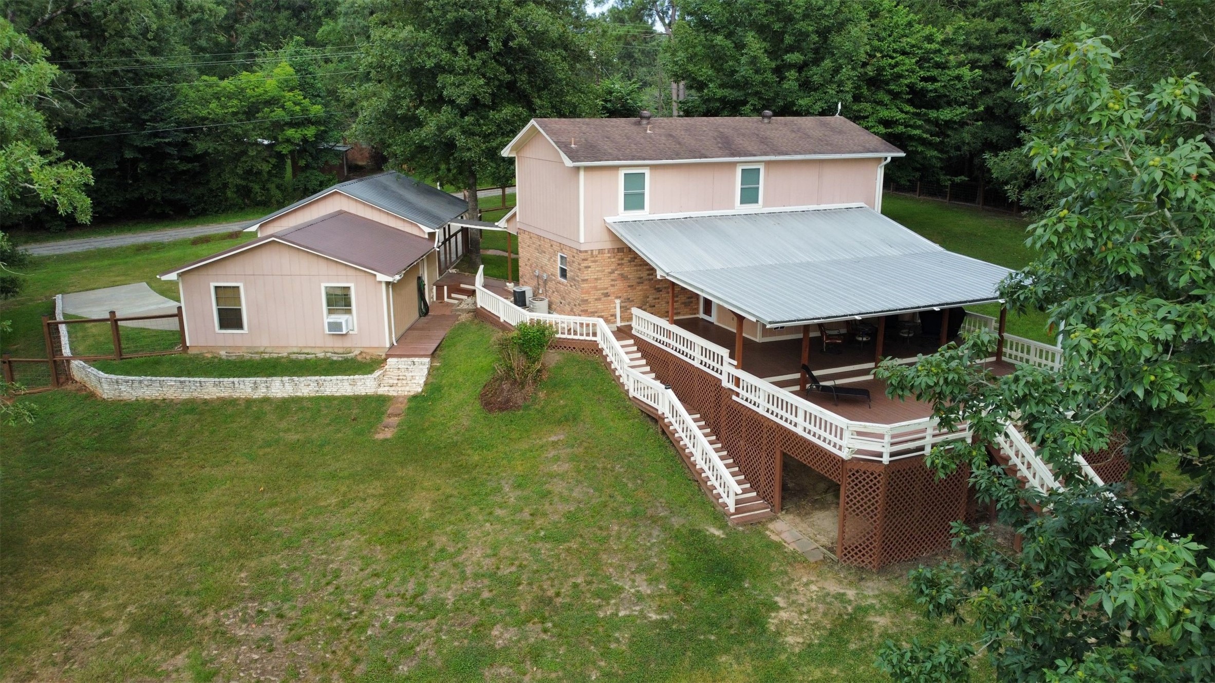 364 Charmaine Drive E Property Photo 4