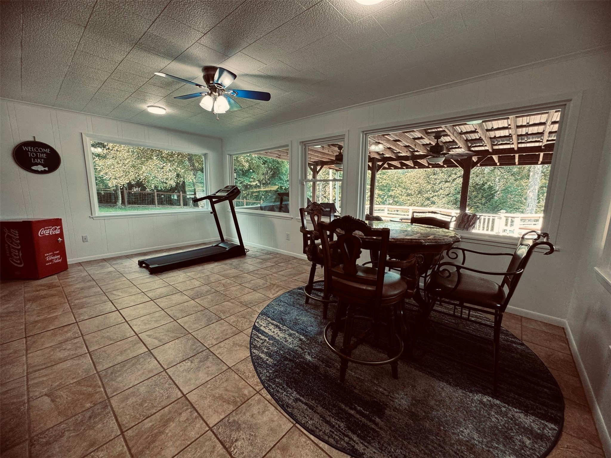 364 Charmaine Drive E Property Photo 9