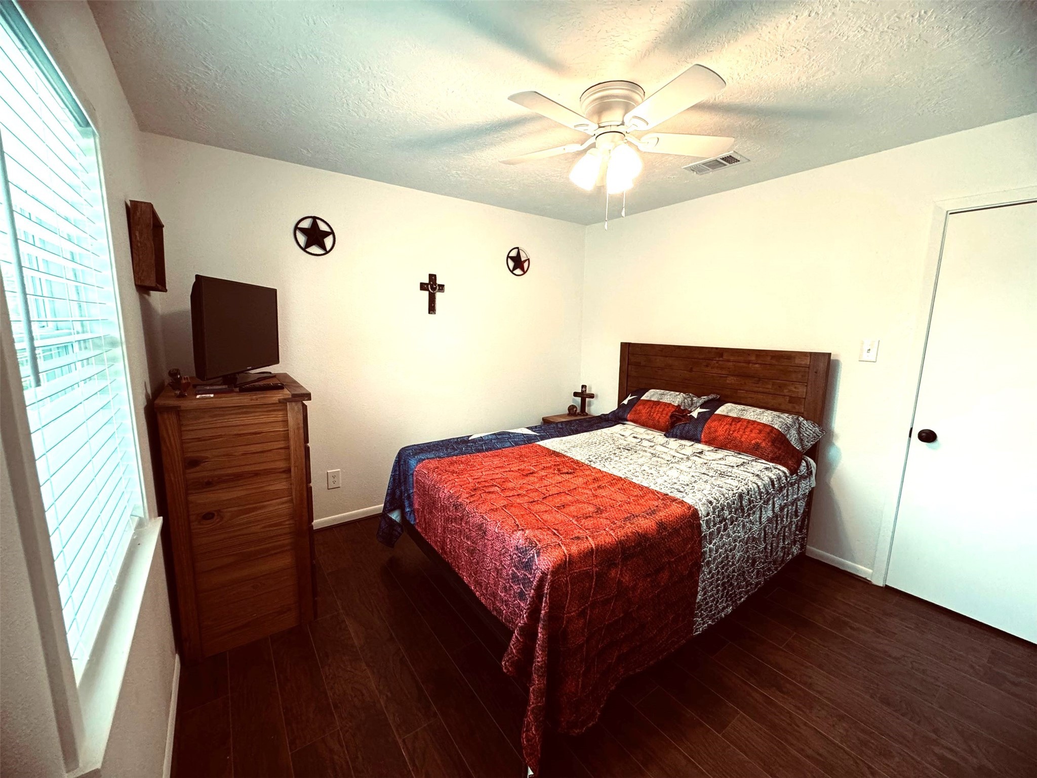 364 Charmaine Drive E Property Photo 14