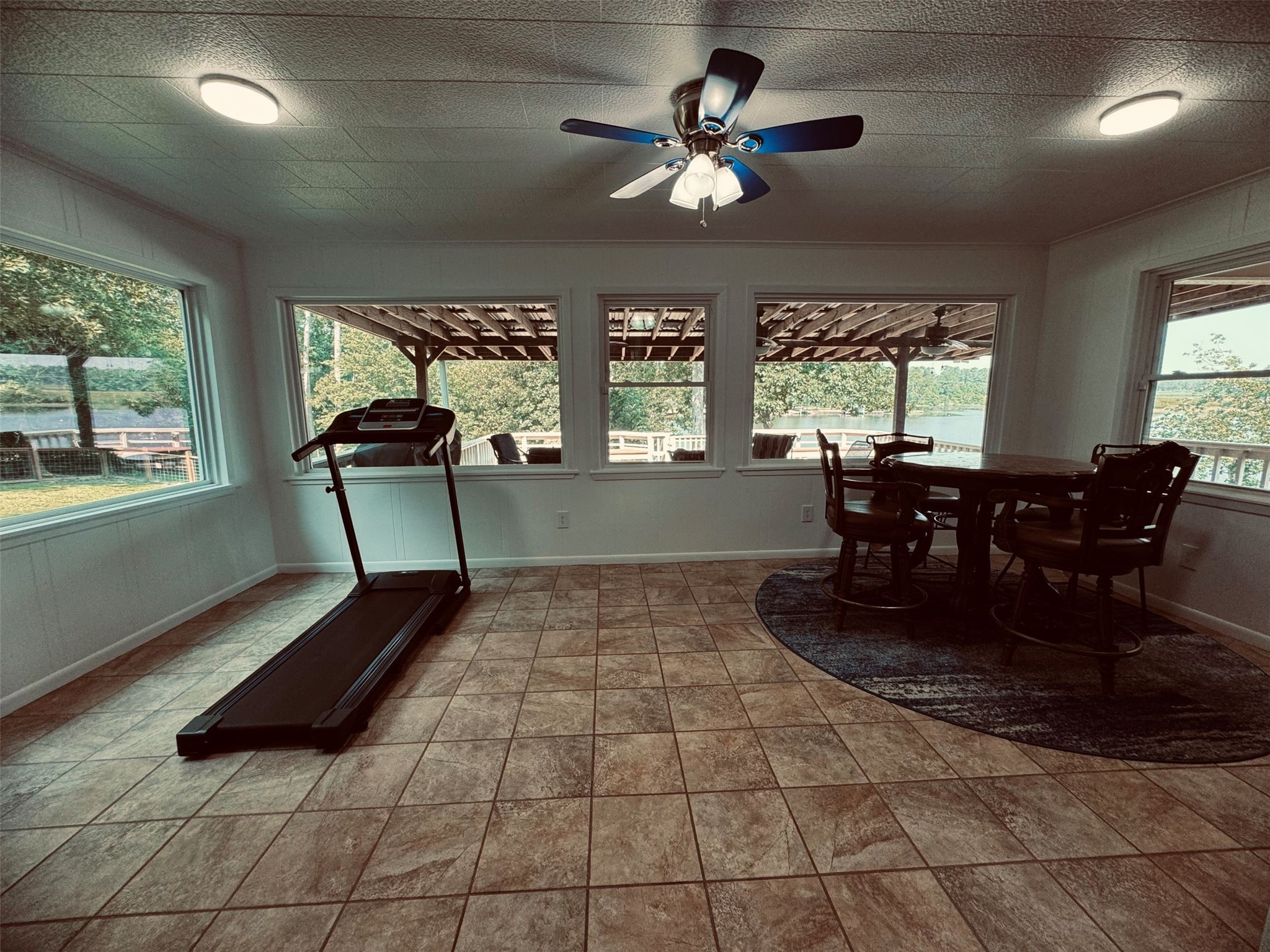 364 Charmaine Drive E Property Photo 16