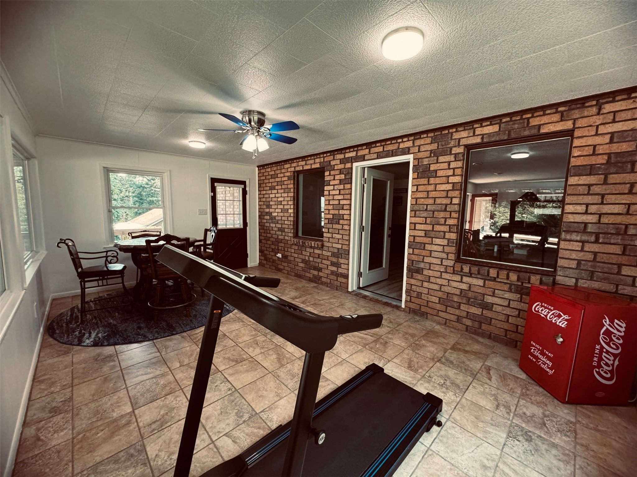 364 Charmaine Drive E Property Photo 17