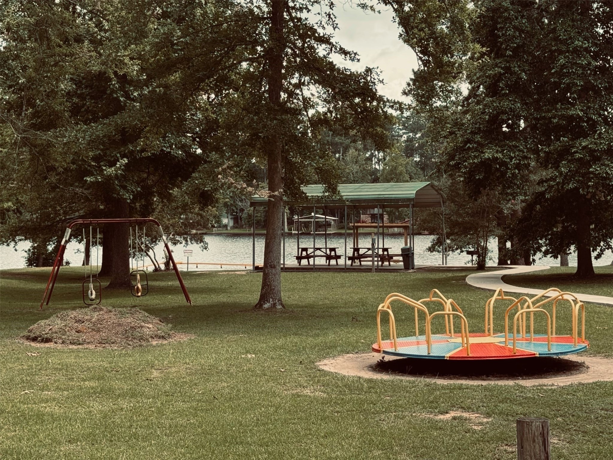 364 Charmaine Drive E Property Photo 40