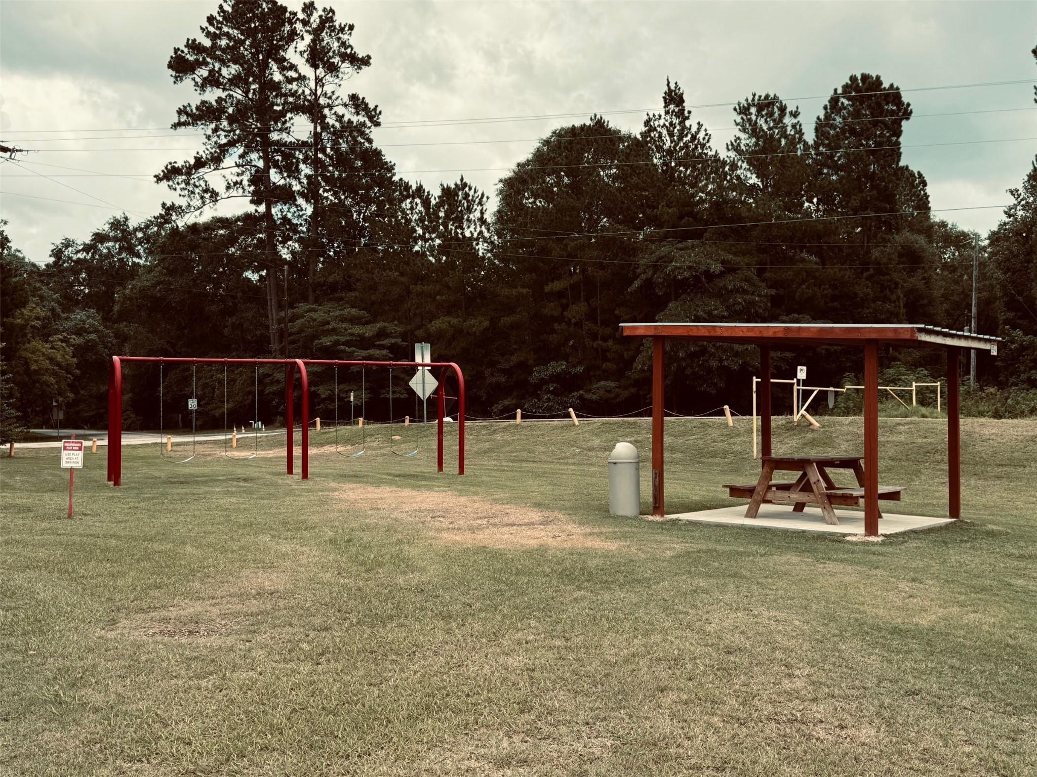 364 Charmaine Drive E Property Photo 41