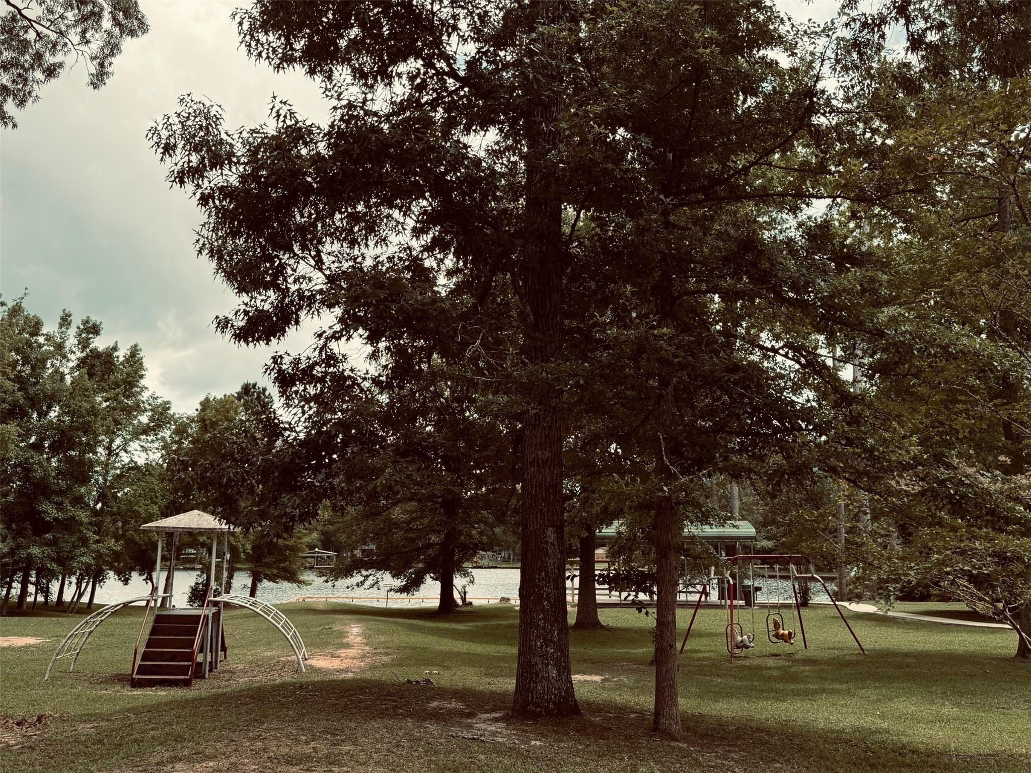 364 Charmaine Drive E Property Photo 42