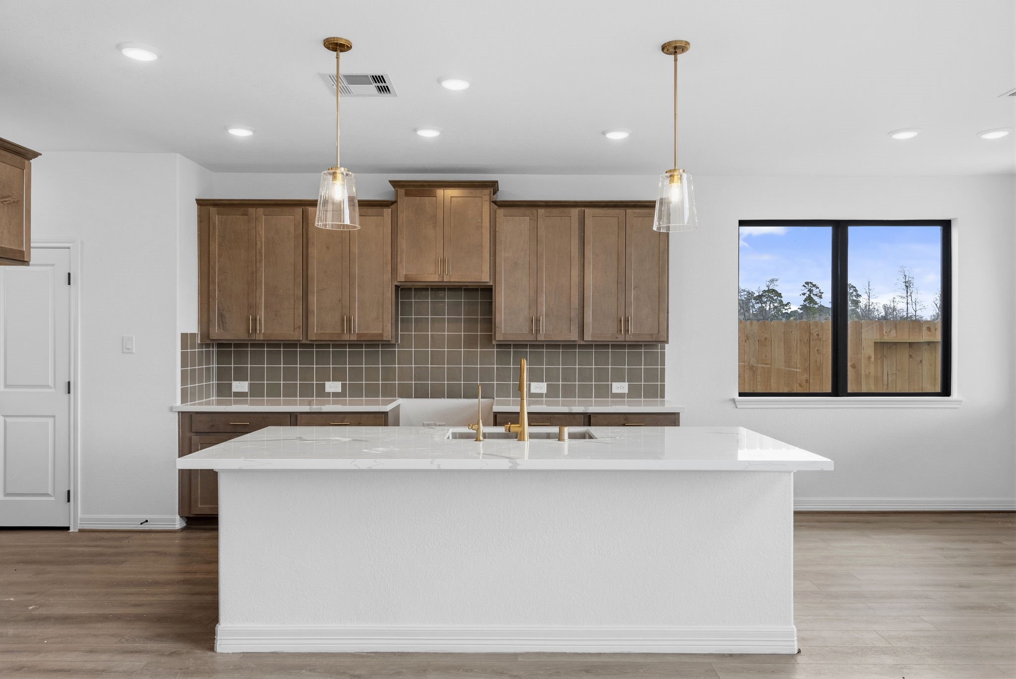 14806 Mission Avenue Property Photo 2