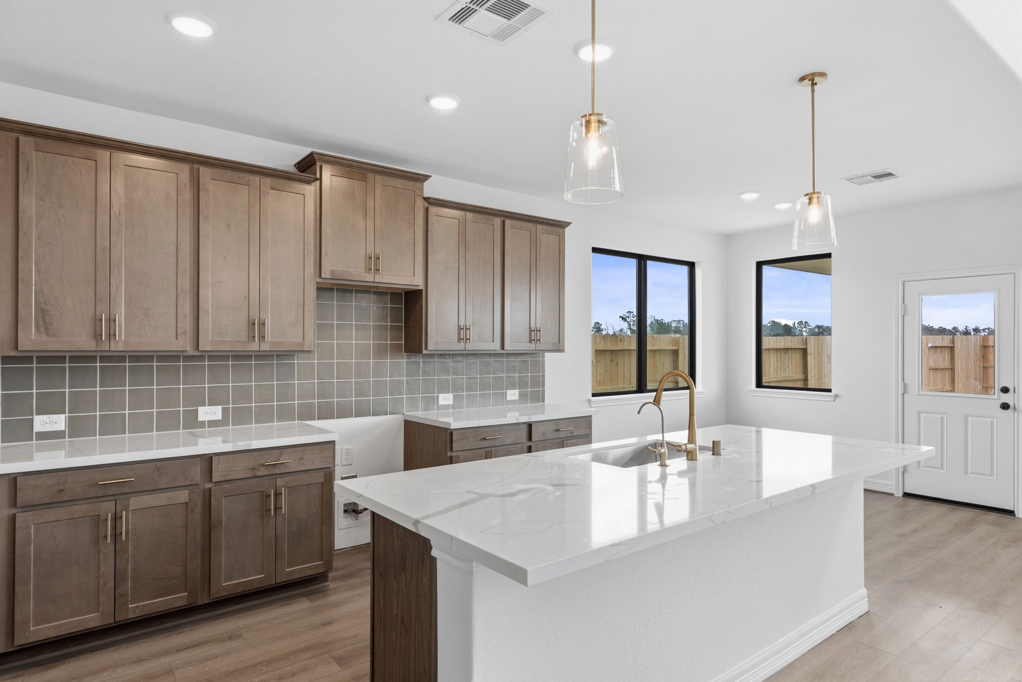 14806 Mission Avenue Property Photo 3