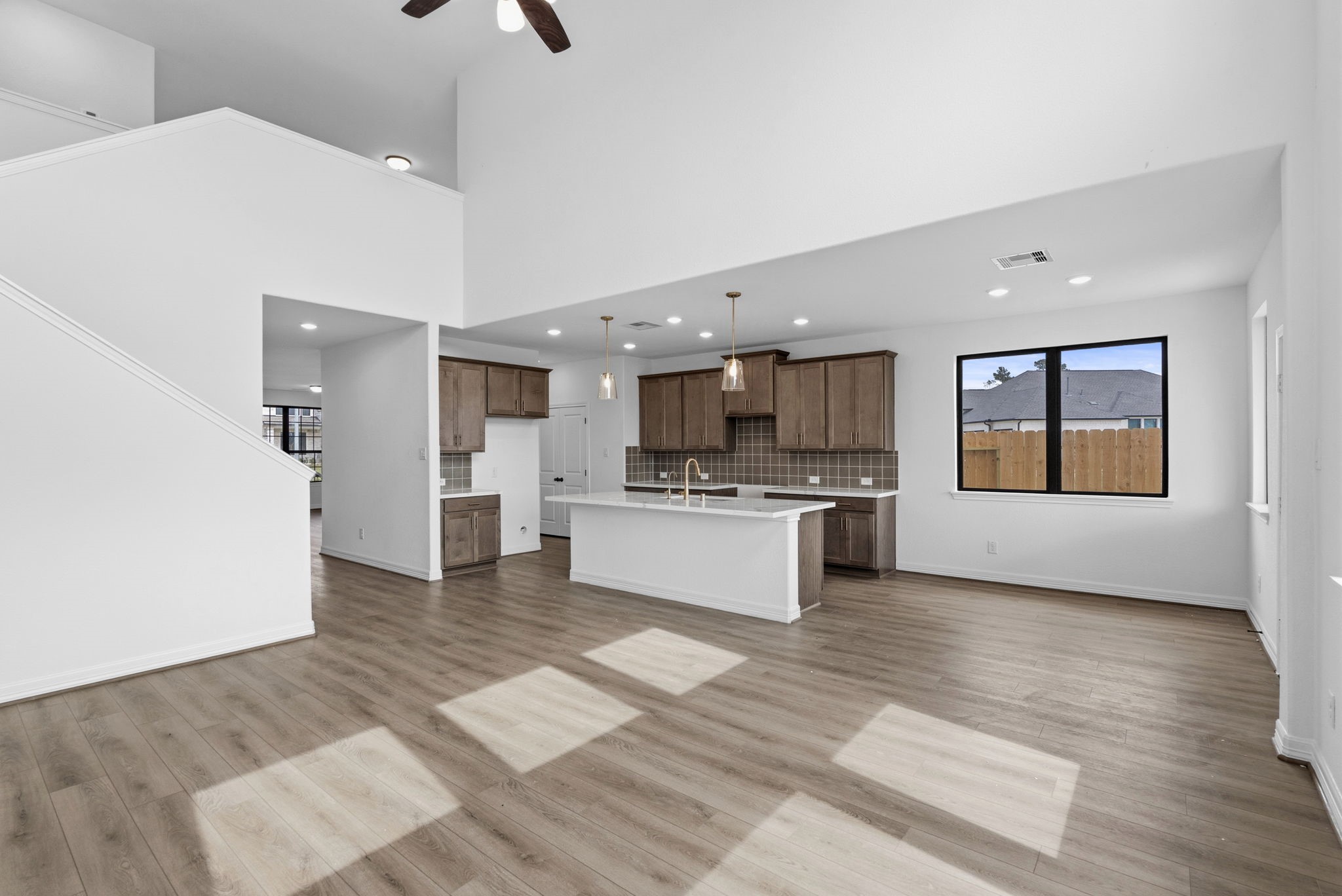 14806 Mission Avenue Property Photo 4
