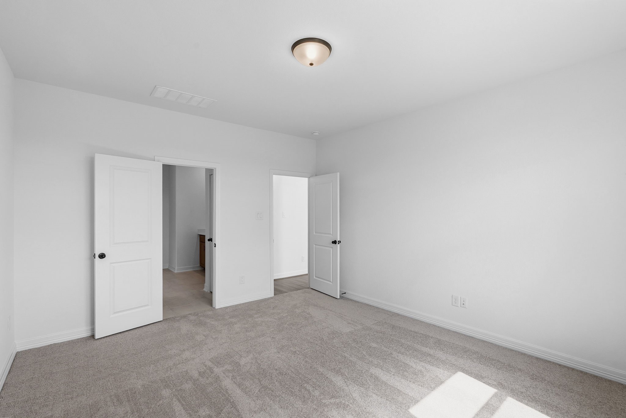 14806 Mission Avenue Property Photo 6