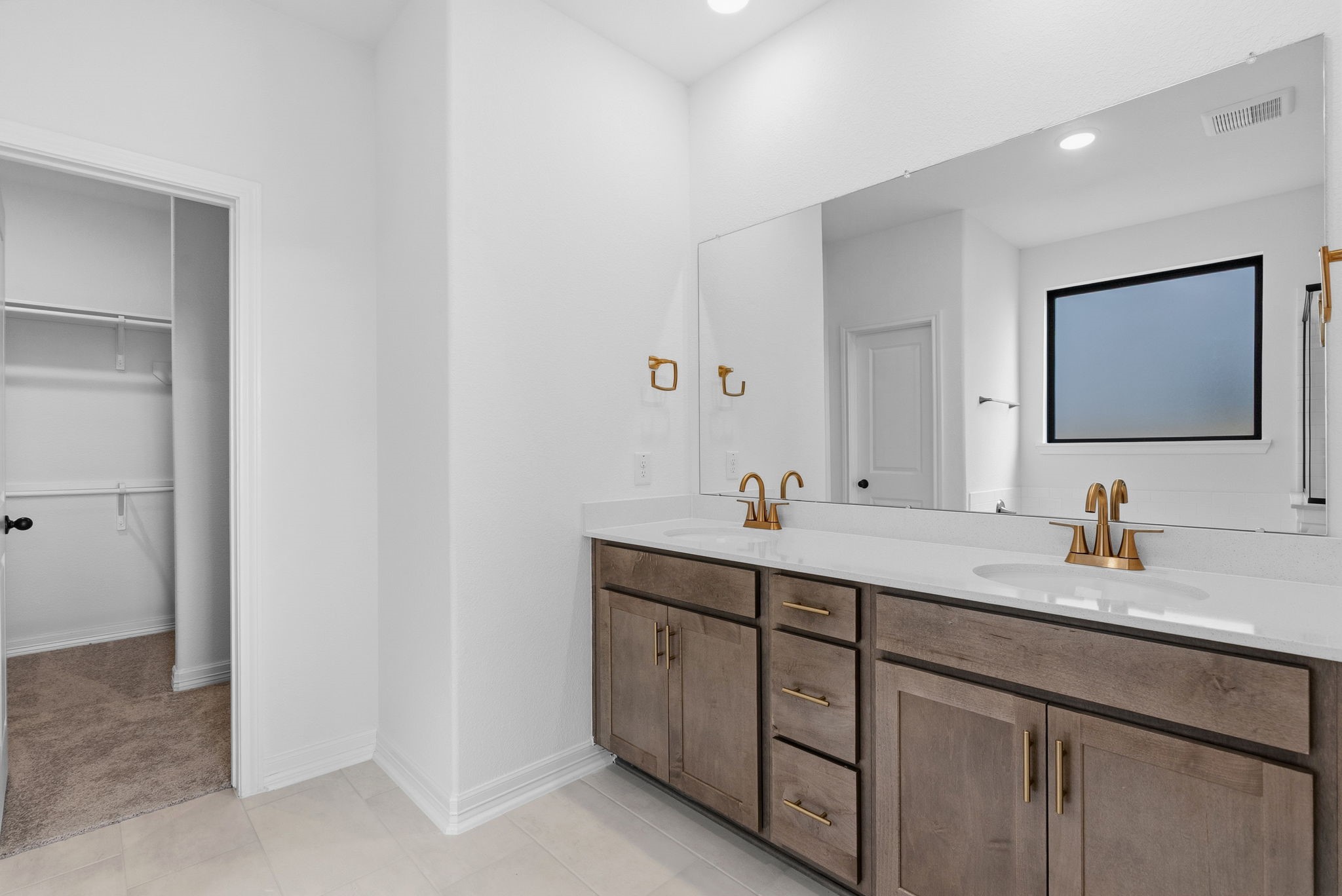 14806 Mission Avenue Property Photo 7