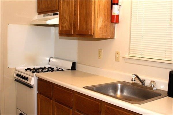 919 Sutton Drive Property Photo 6