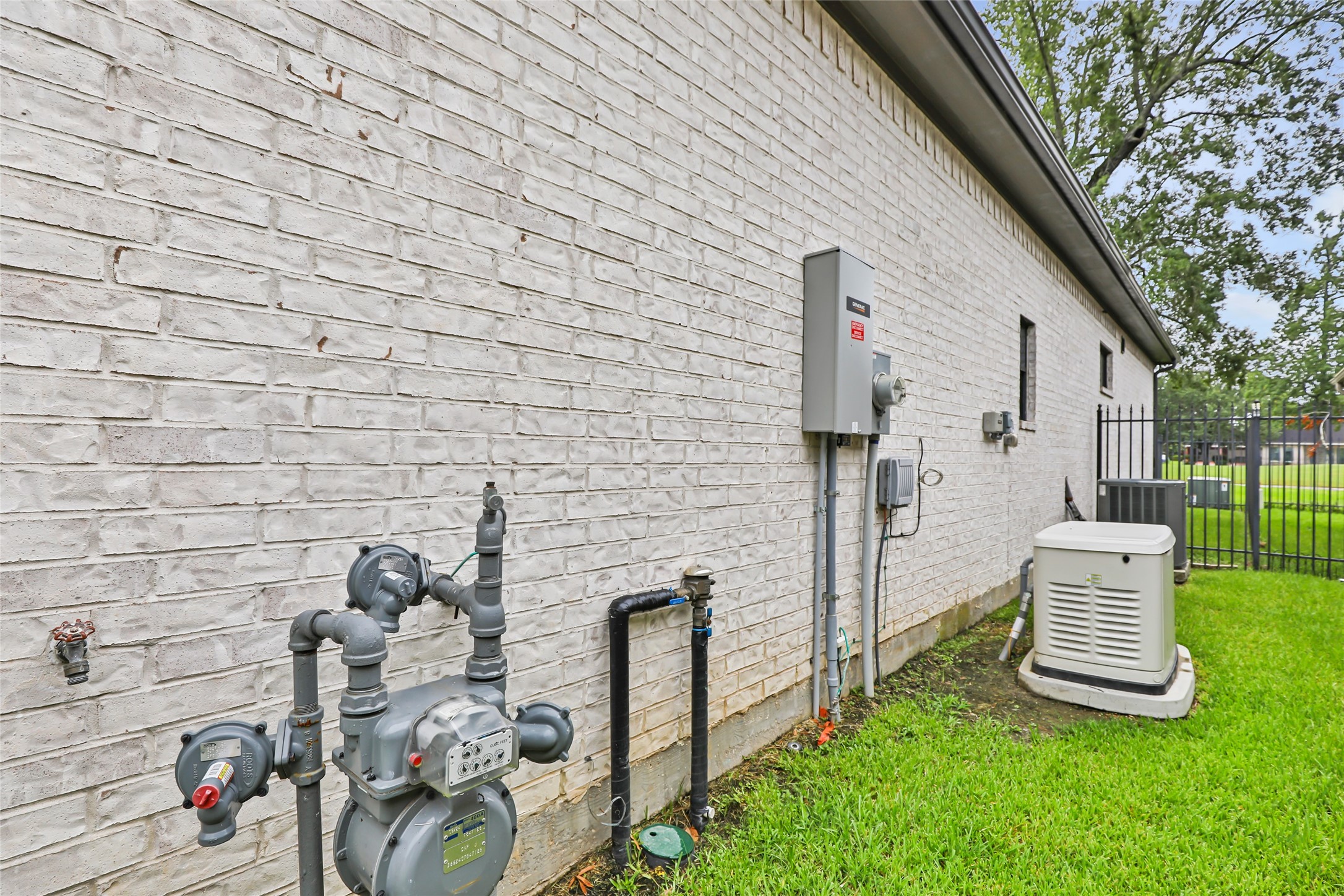 8310 Cross Country Drive Property Photo 4