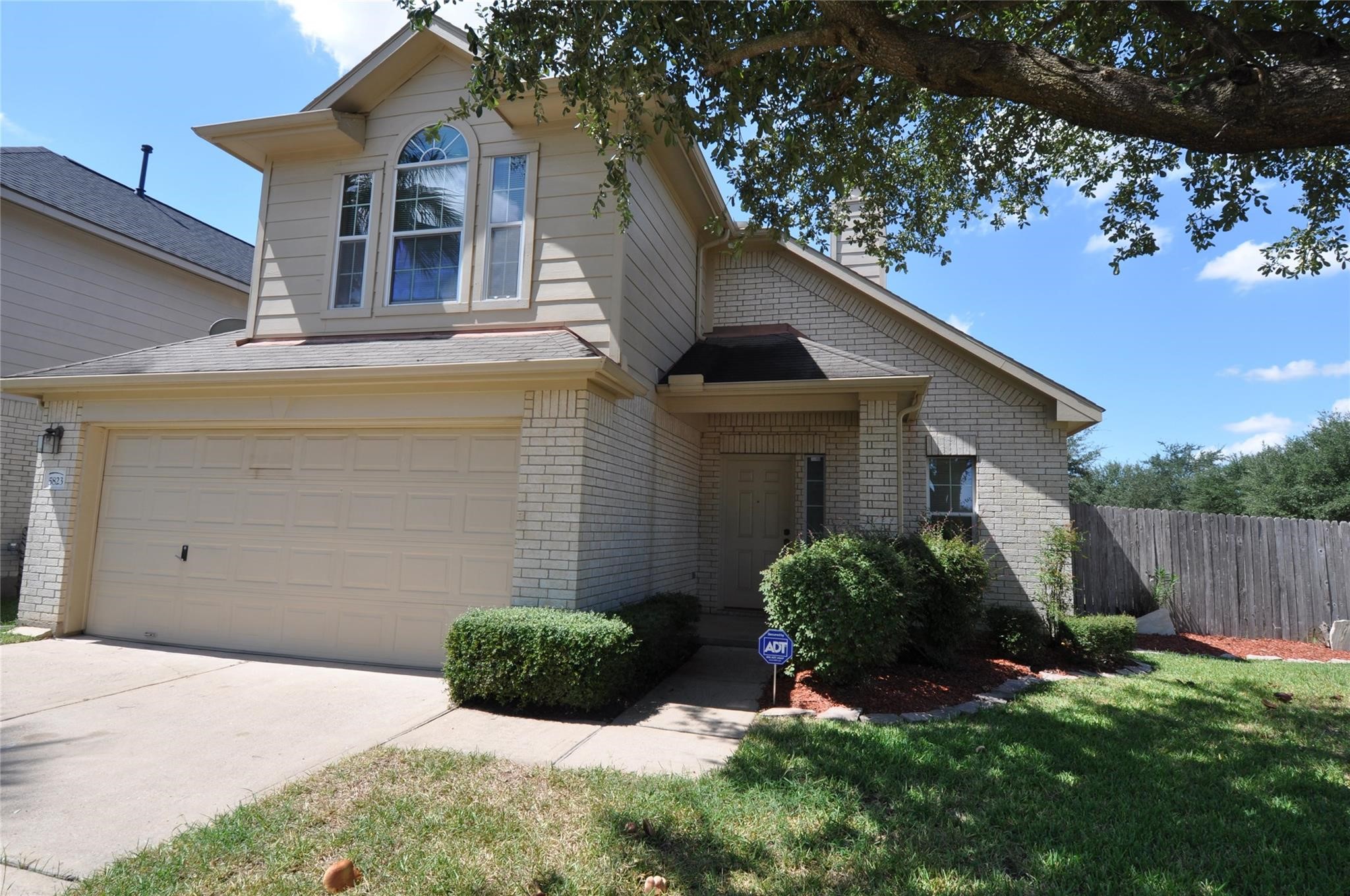 5823 Ridgebluff Lane Property Photo 1