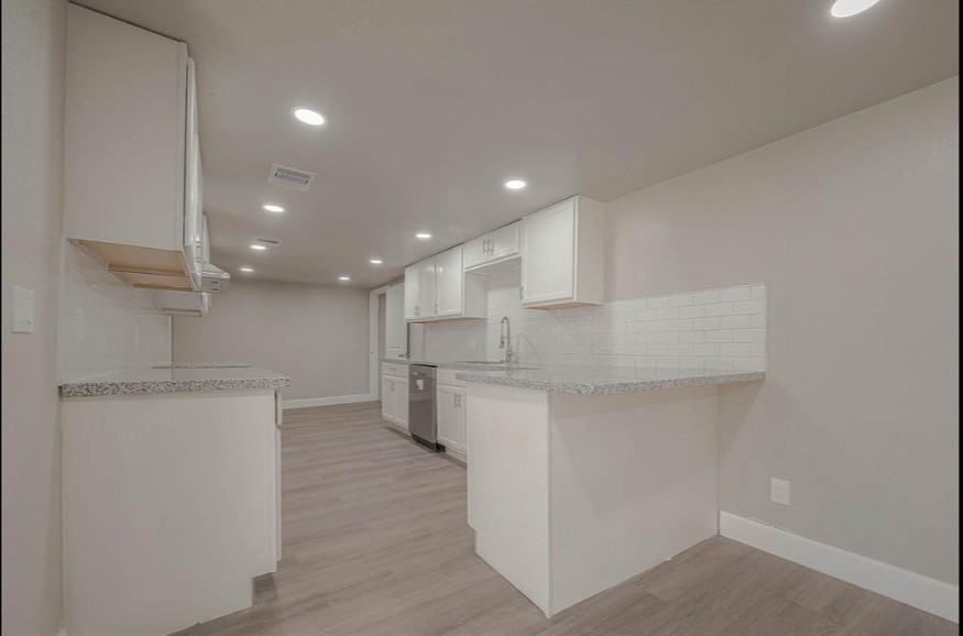 2812 Fisher Hill Property Photo 2