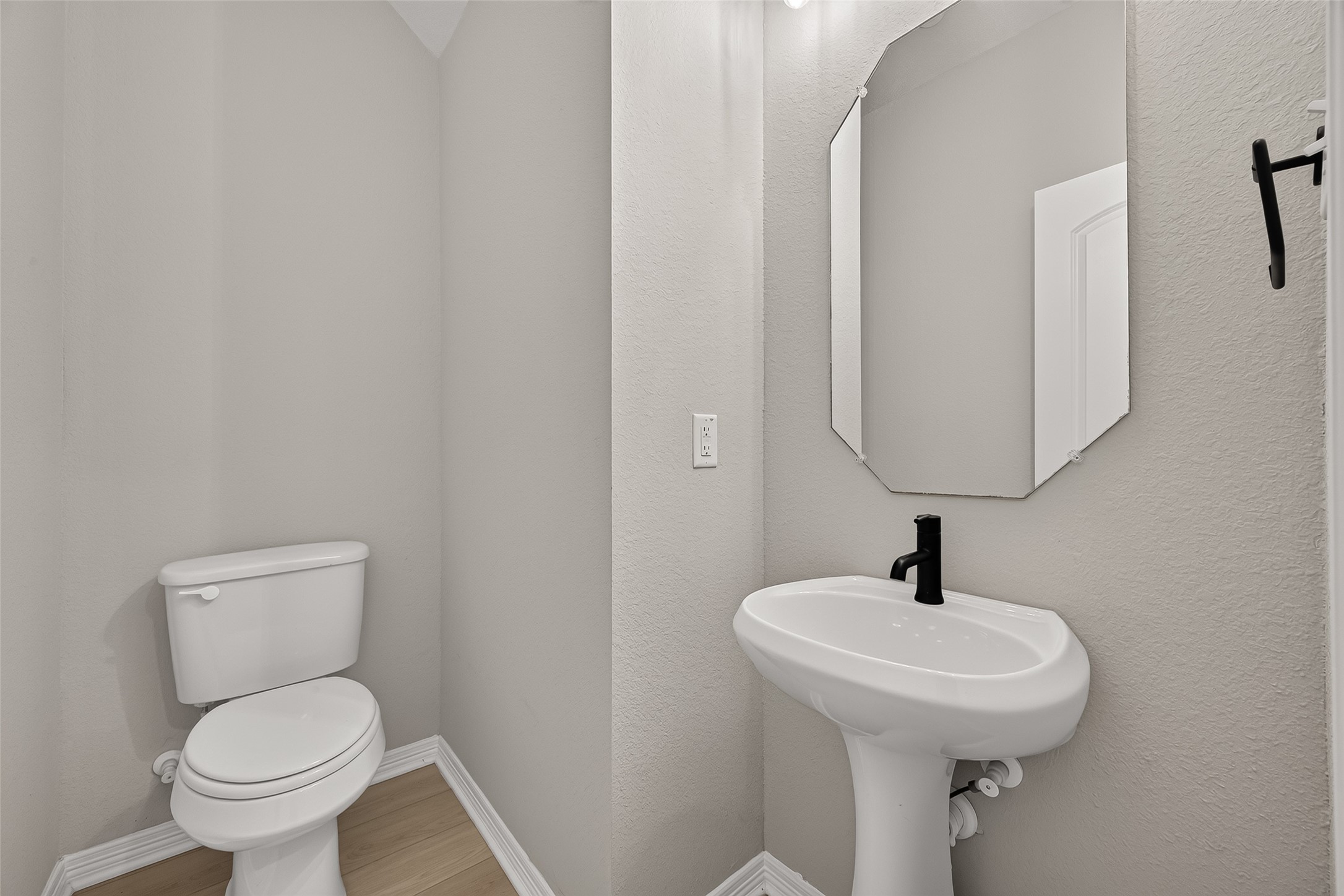 8033 Scanlan Trail Property Photo 16
