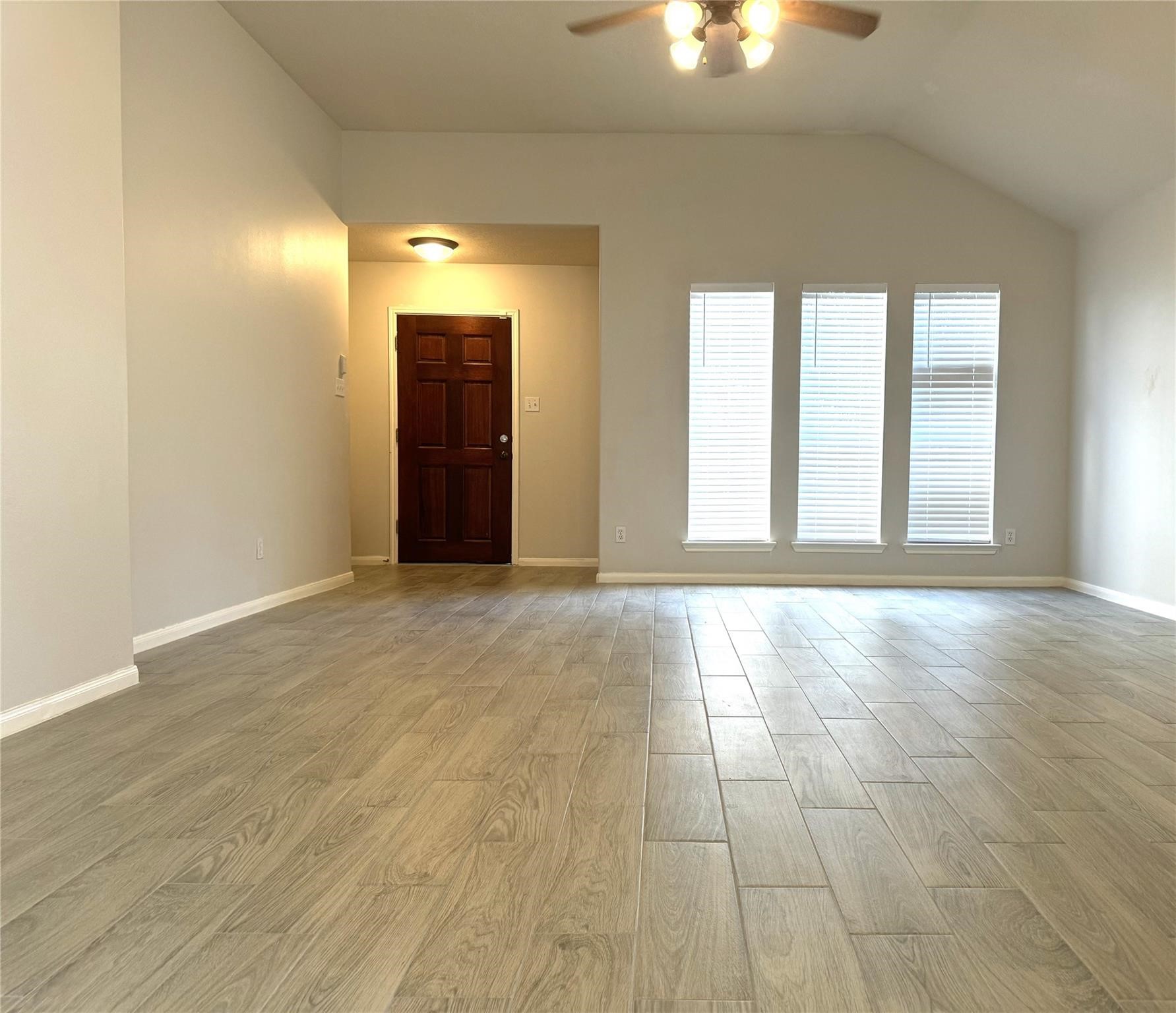9019 N Ferndale Place Drive Property Photo 4