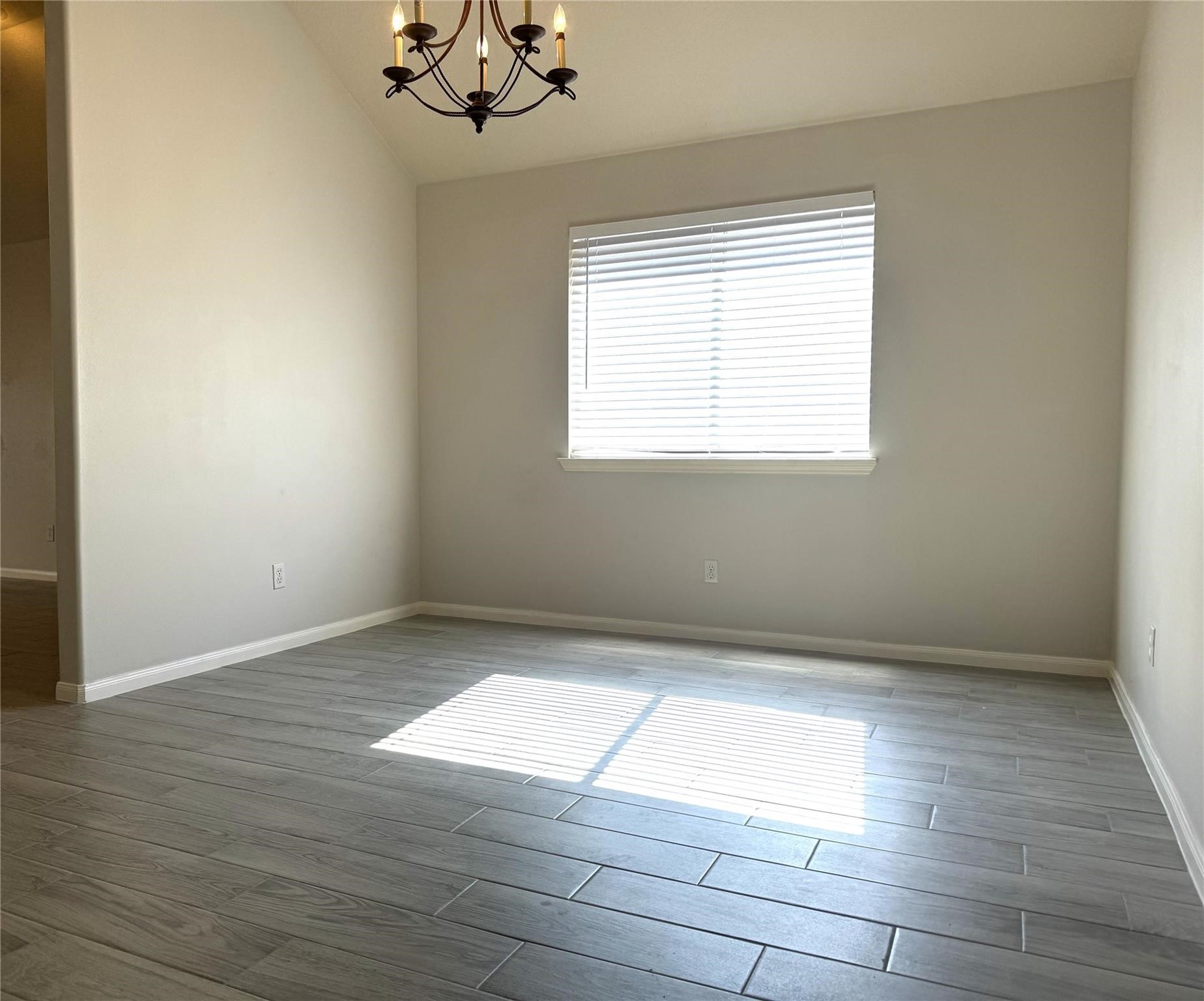 9019 N Ferndale Place Drive Property Photo 8
