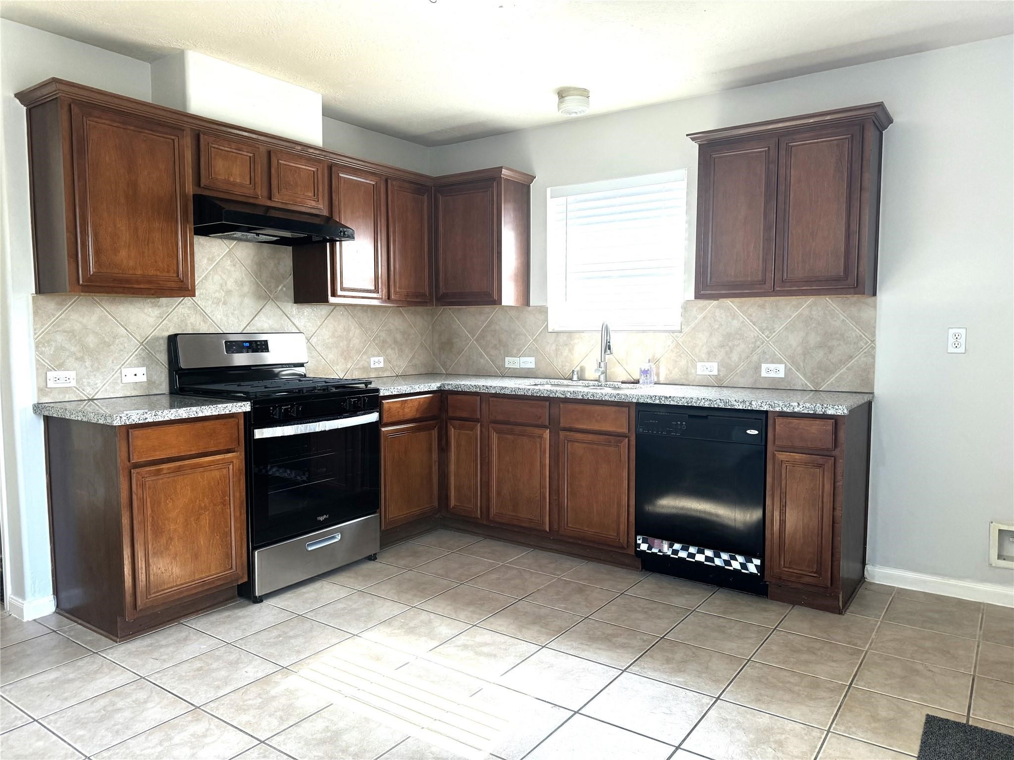 9019 N Ferndale Place Drive Property Photo 10
