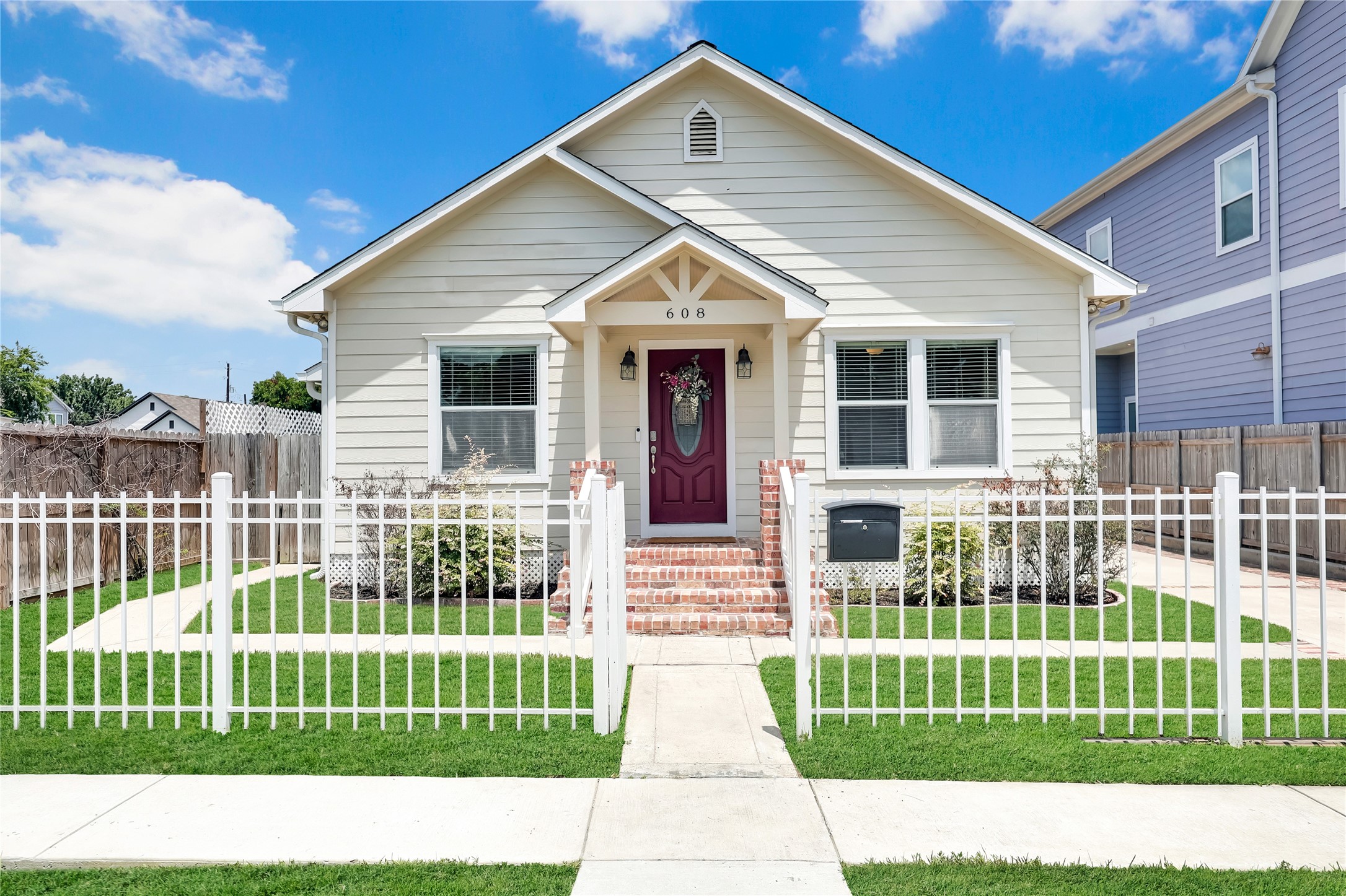 608 Jewett Street Property Photo 1