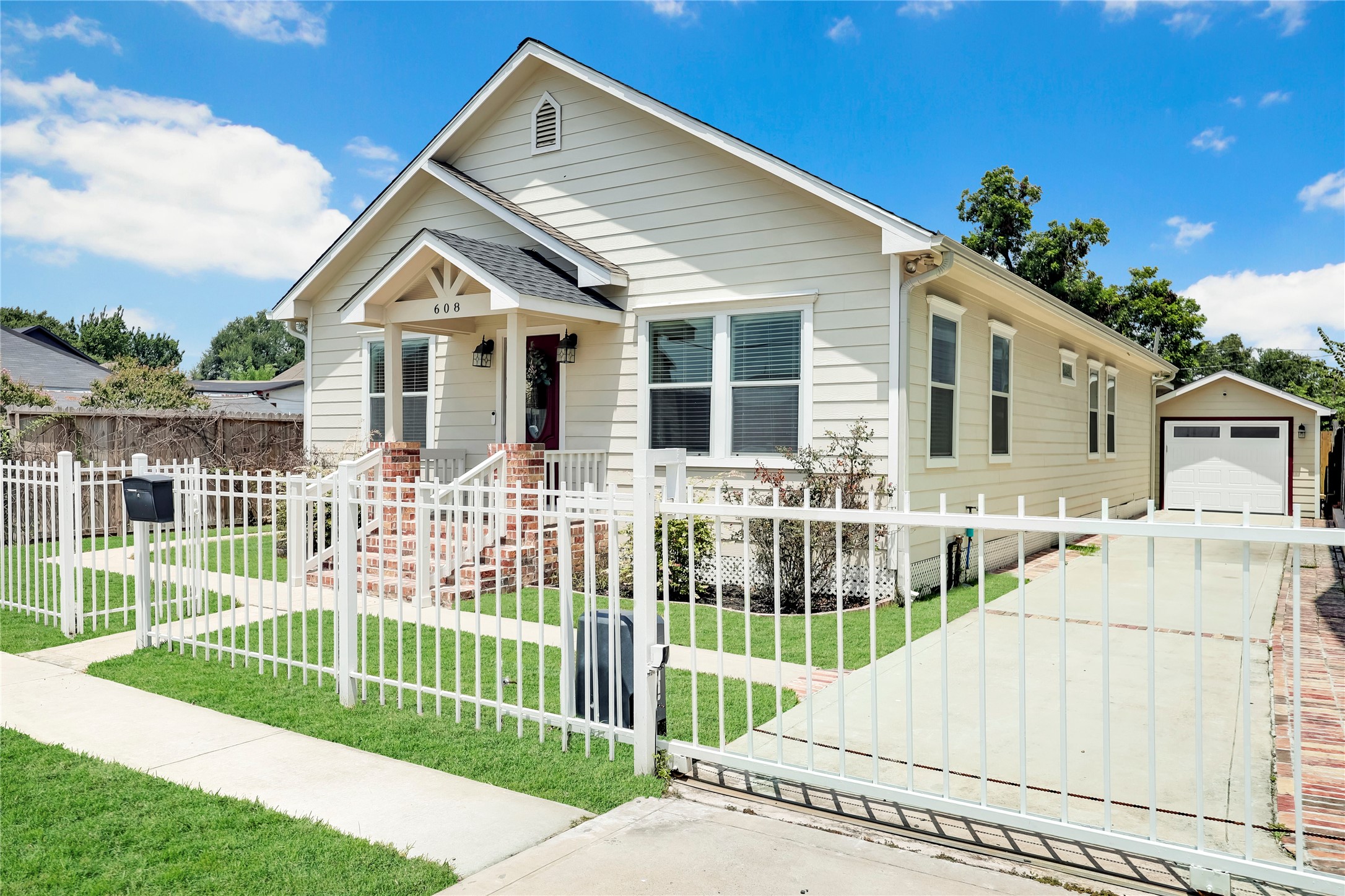 608 Jewett Street Property Photo 2