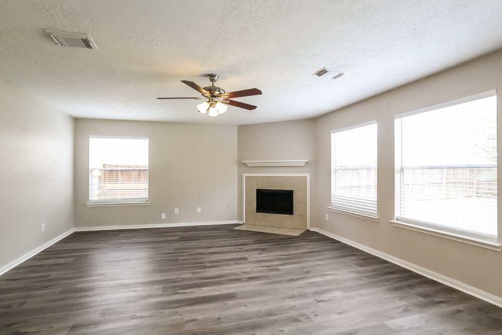 31518 Kingston Village Drive Property Photo 4