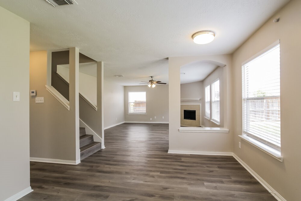 31518 Kingston Village Drive Property Photo 6