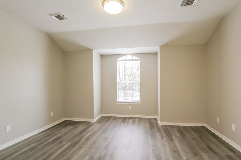 31518 Kingston Village Drive Property Photo 10
