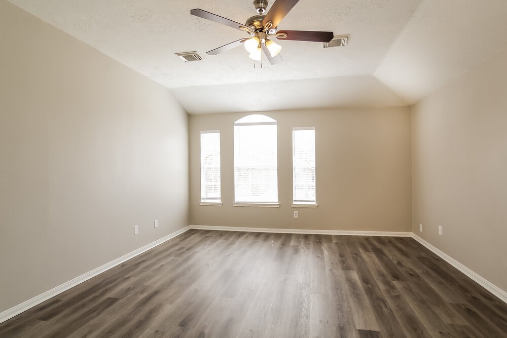 31518 Kingston Village Drive Property Photo 11