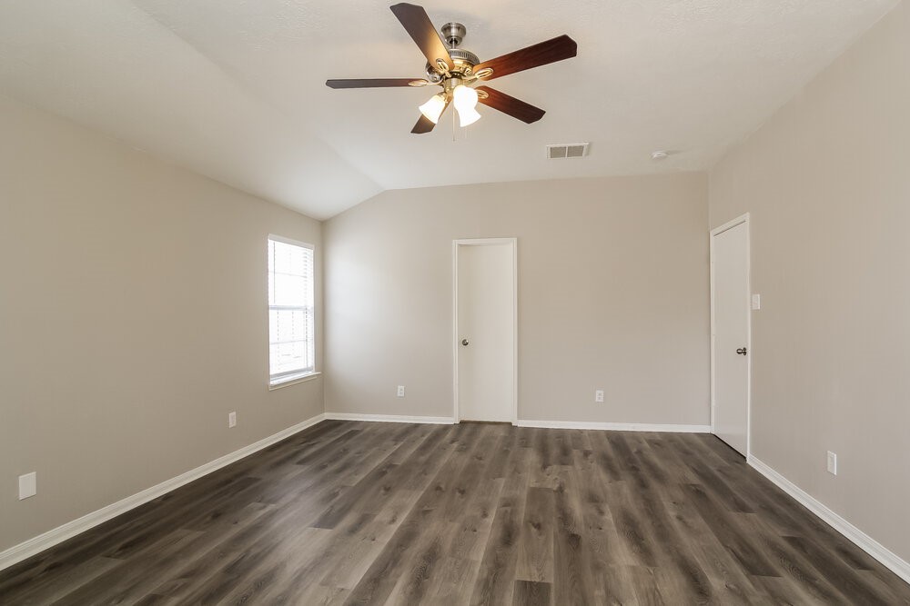 31518 Kingston Village Drive Property Photo 12