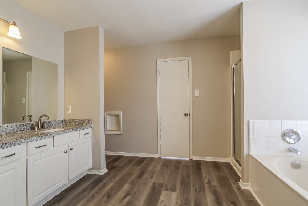 31518 Kingston Village Drive Property Photo 13