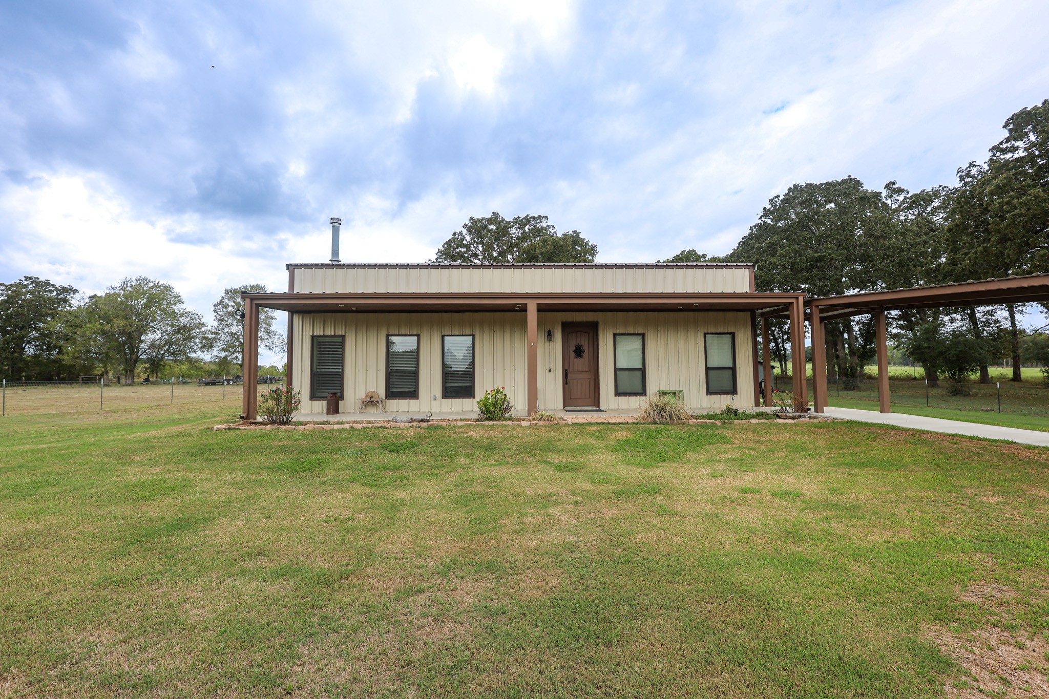 10267 County Road 215 Property Photo 1