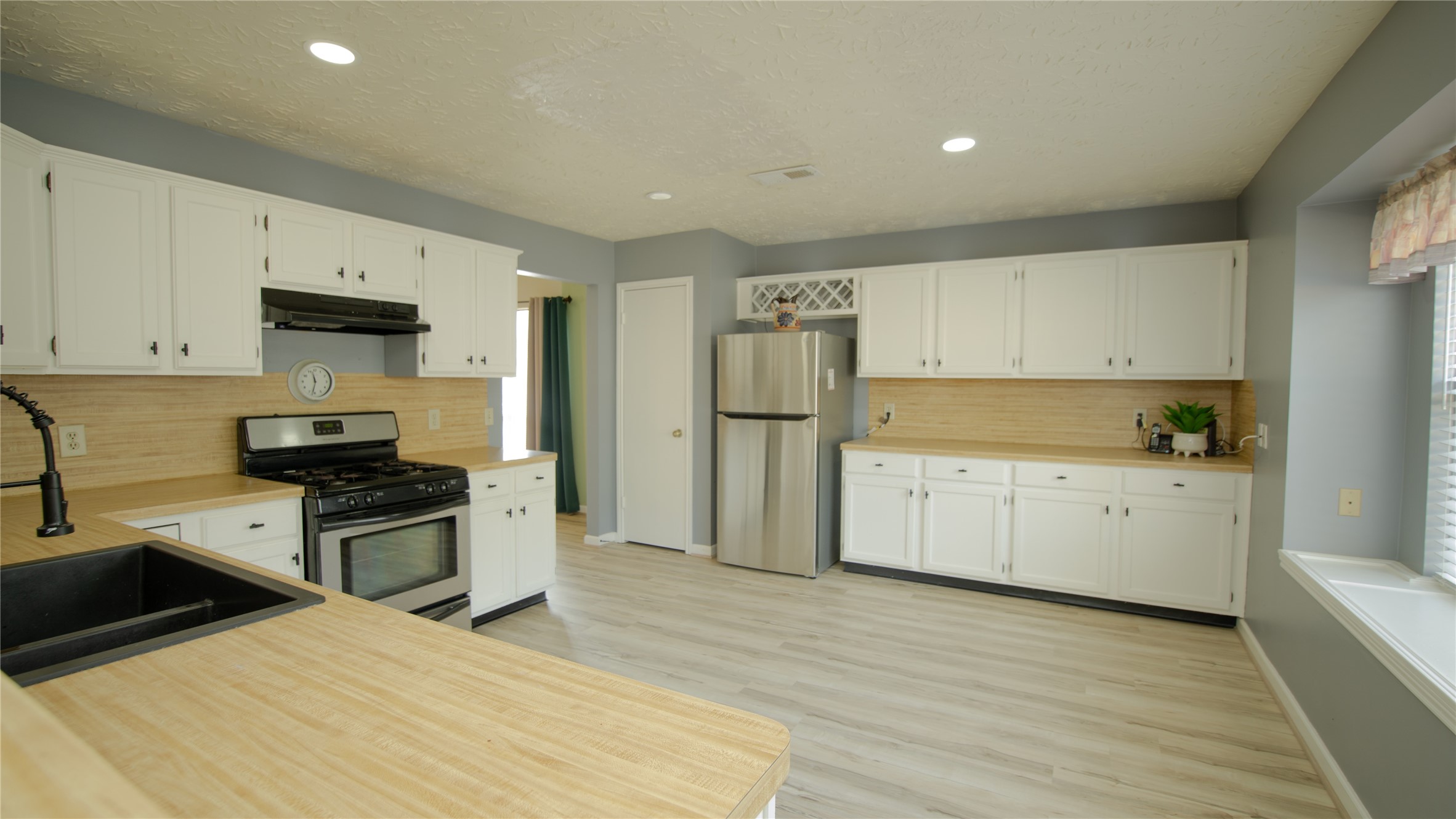 1226 Brook Grove Drive Property Photo 12
