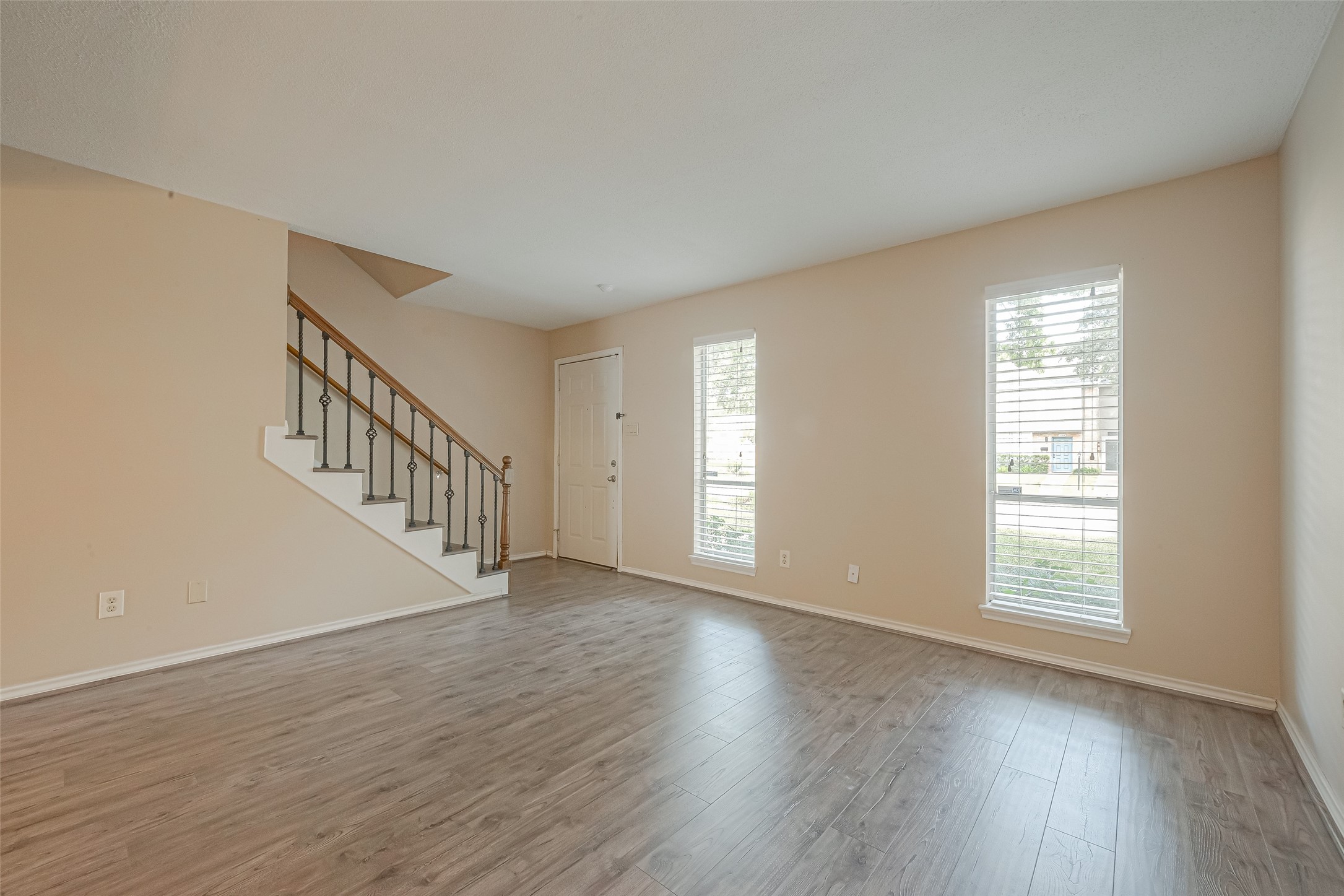 10217 Longmont Drive Property Photo 6
