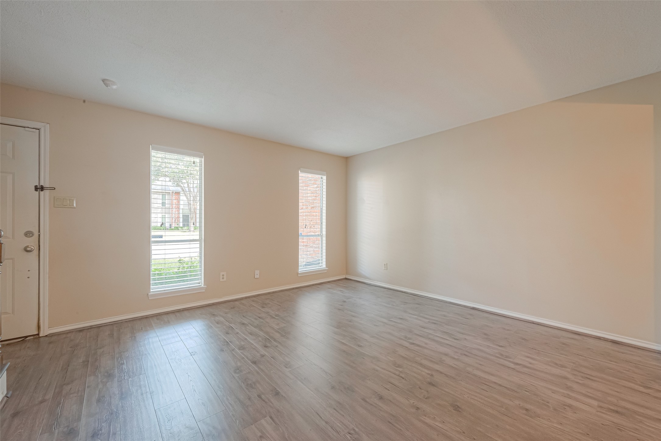 10217 Longmont Drive Property Photo 9