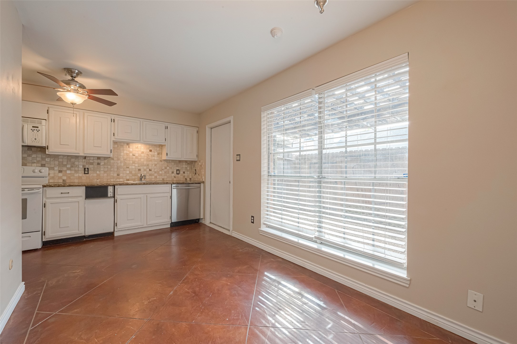 10217 Longmont Drive Property Photo 11