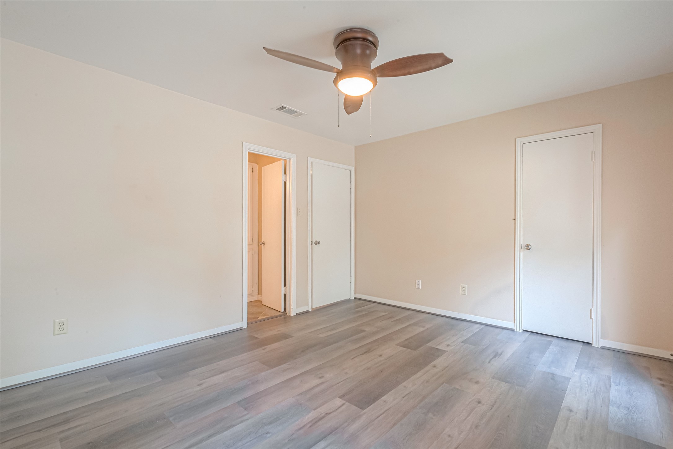 10217 Longmont Drive Property Photo 27