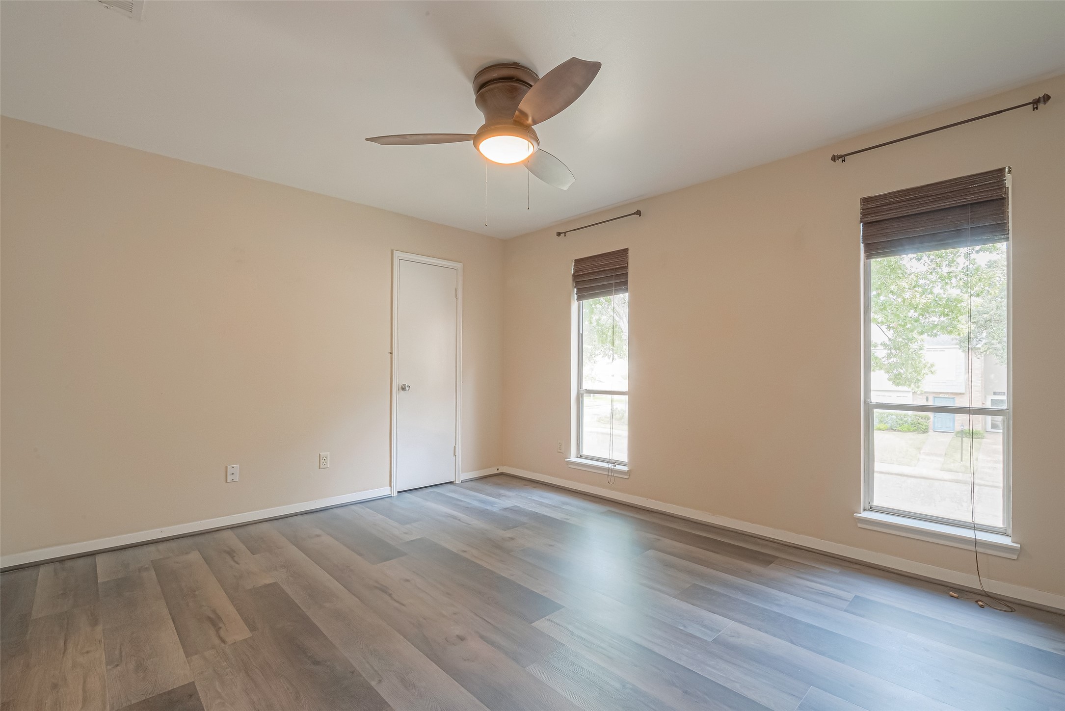 10217 Longmont Drive Property Photo 28