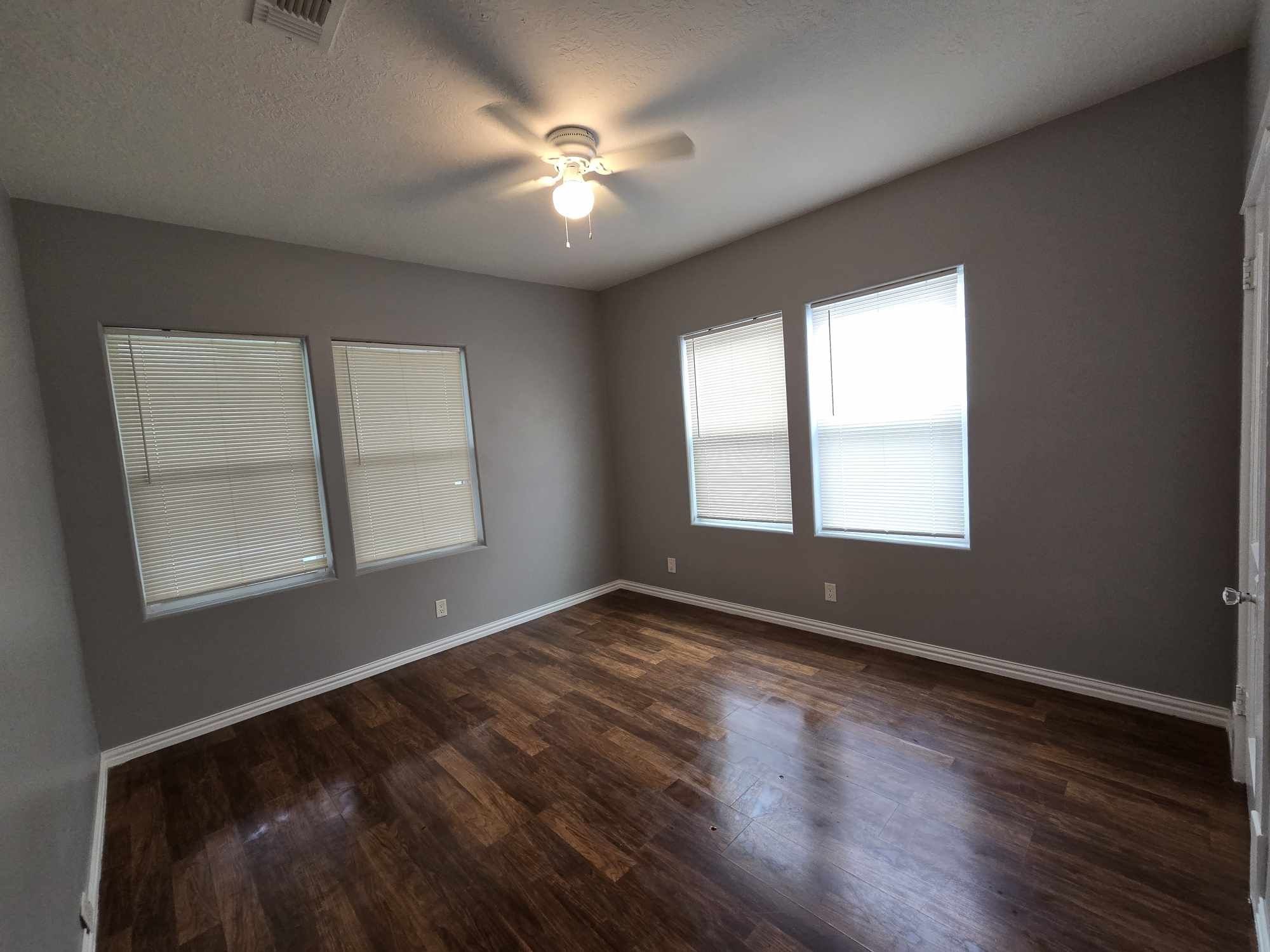 3125 Illinois Street Property Photo 15
