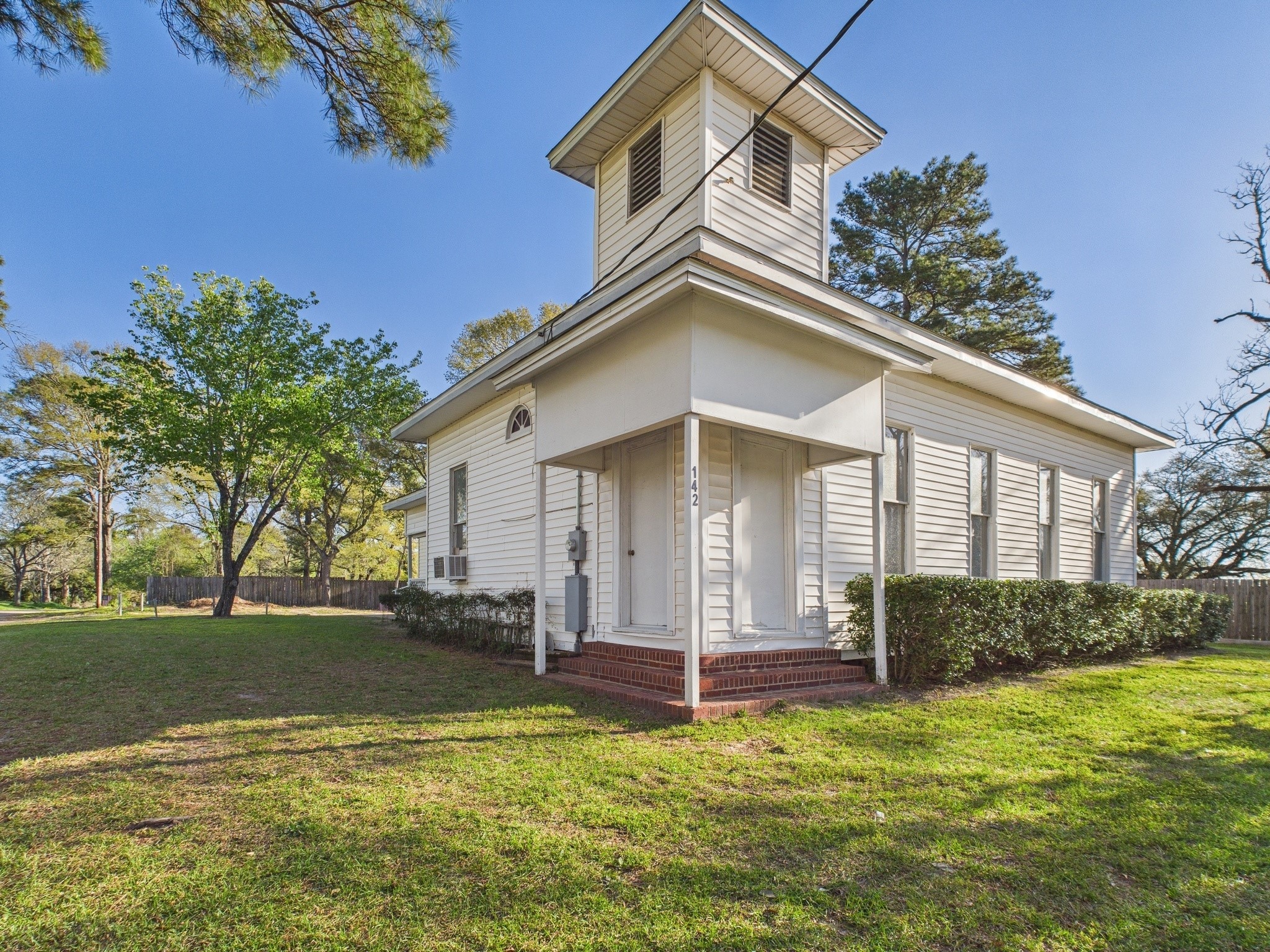 142 Rowe Lane Property Photo 1