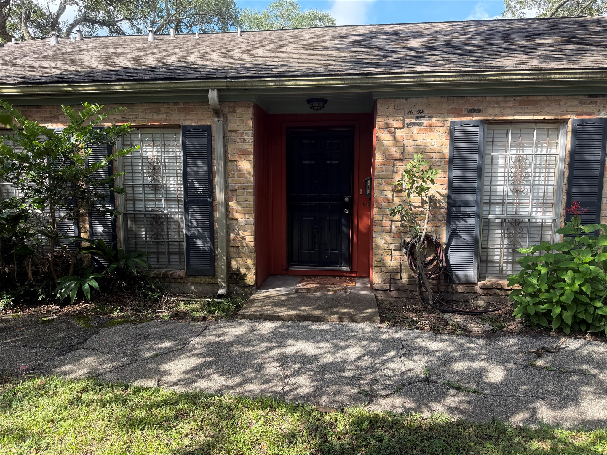 5212 Arboles Drive B Property Photo 1