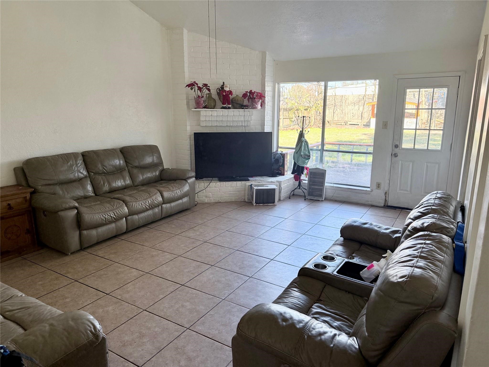 13114 Maxim Drive Property Photo 5
