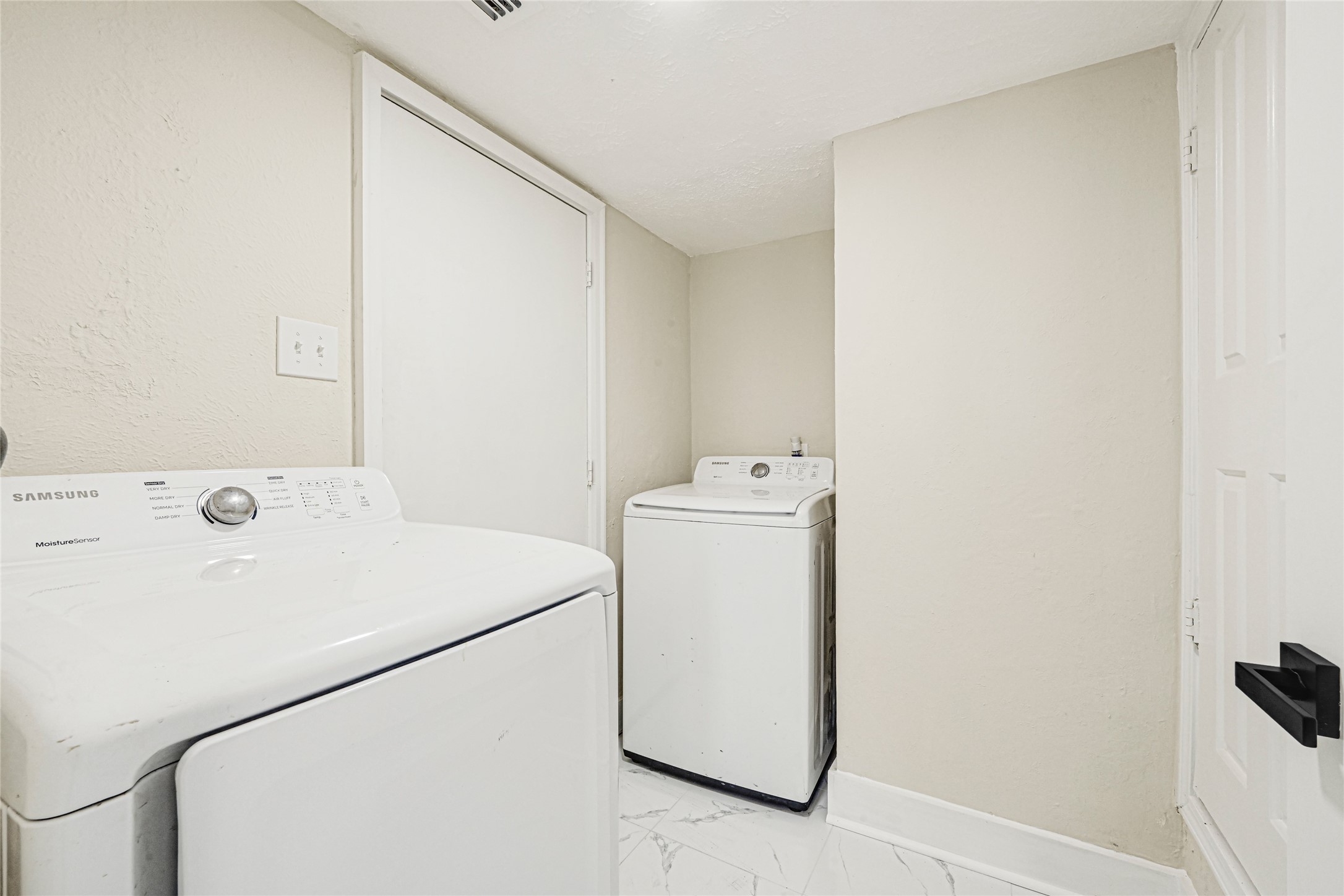 20435 Blue Juniper Drive Property Photo 10