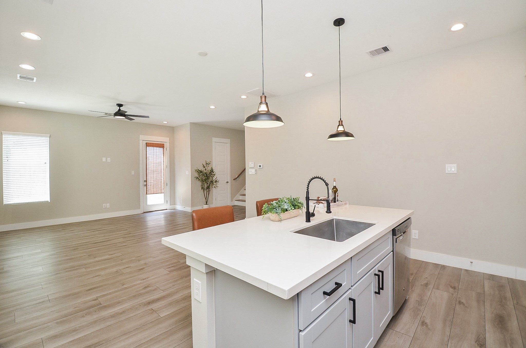 1223 W Tidwell Road Property Photo 6